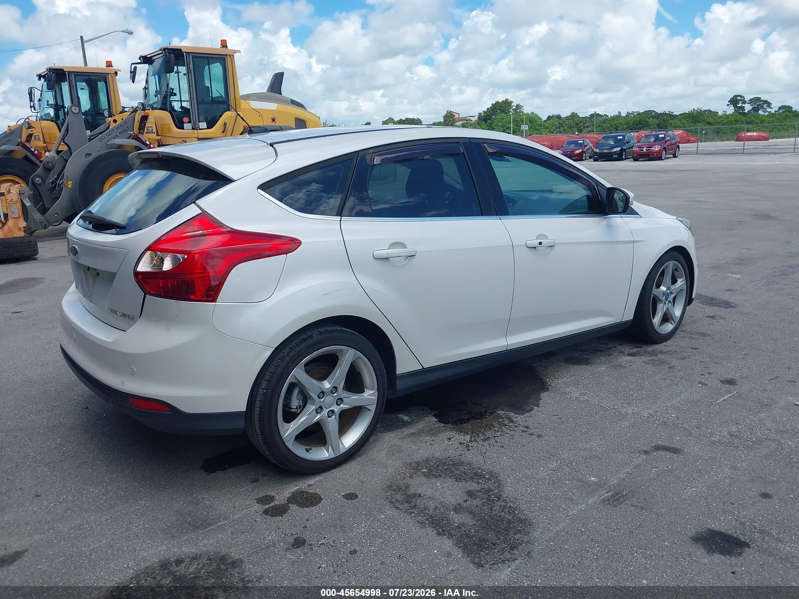 2012 Ford Focus Titanium White vin: 1FAHP3N24CL125957
