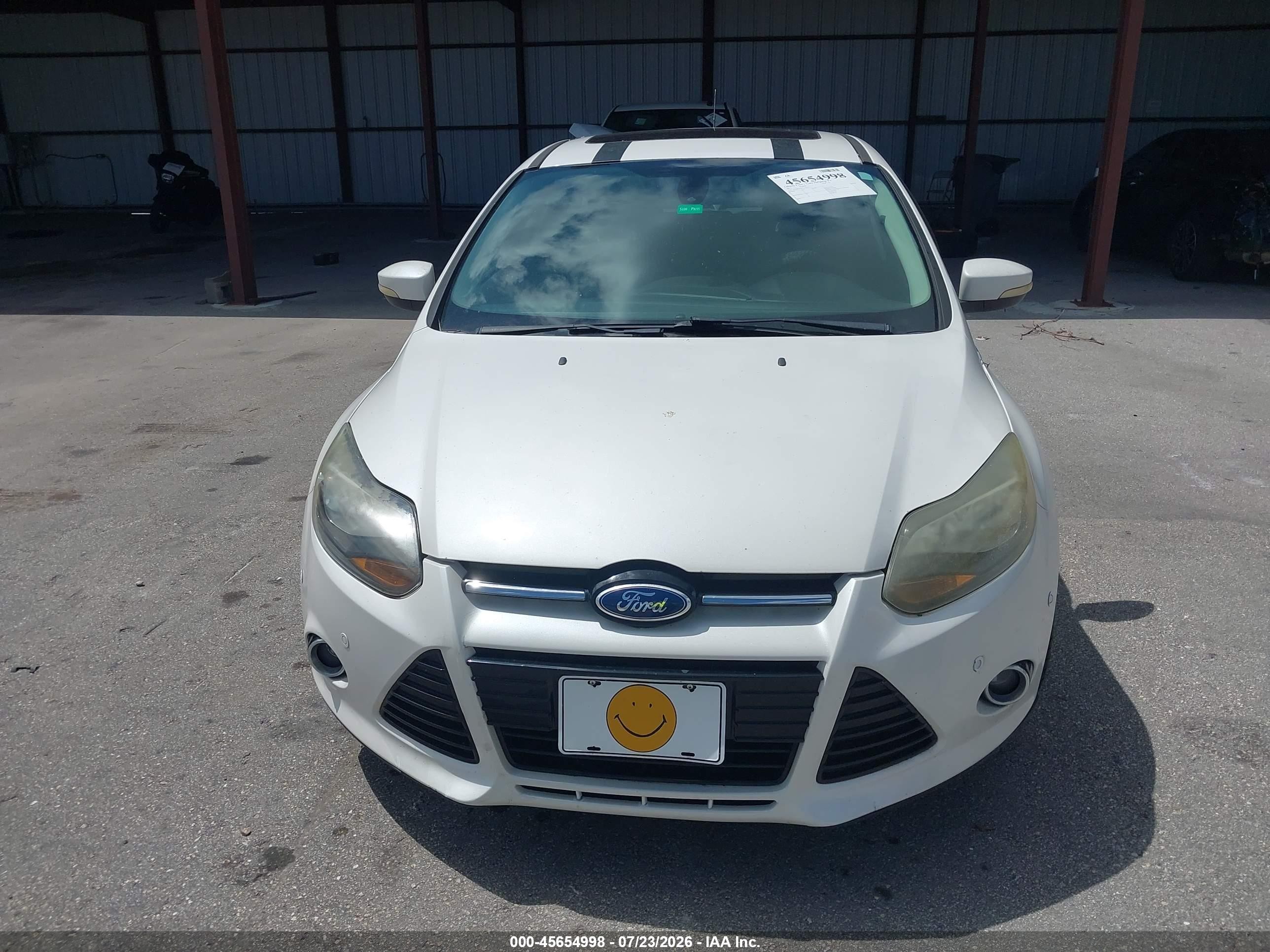 2012 Ford Focus Titanium White vin: 1FAHP3N24CL125957