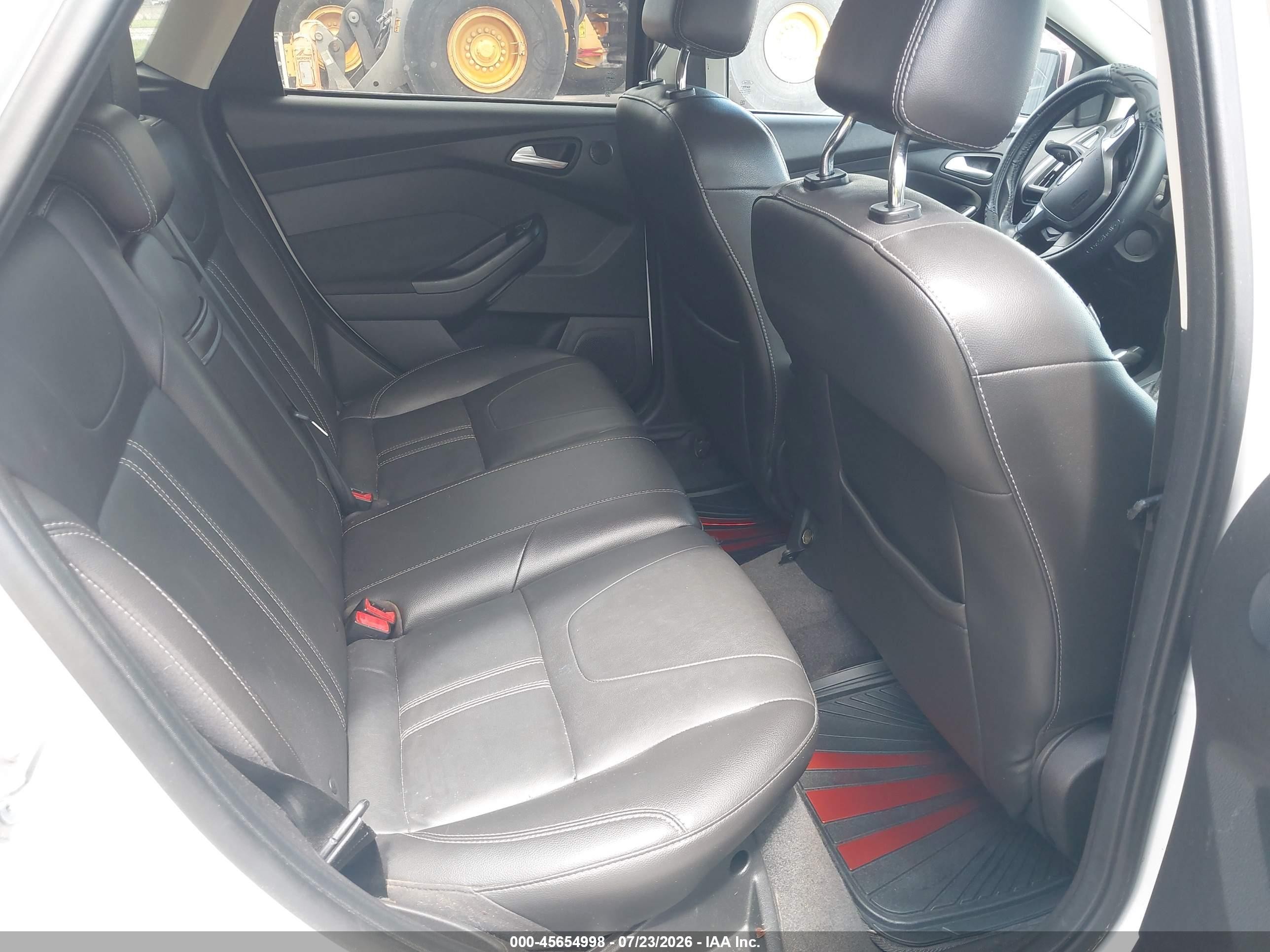2012 Ford Focus Titanium White vin: 1FAHP3N24CL125957