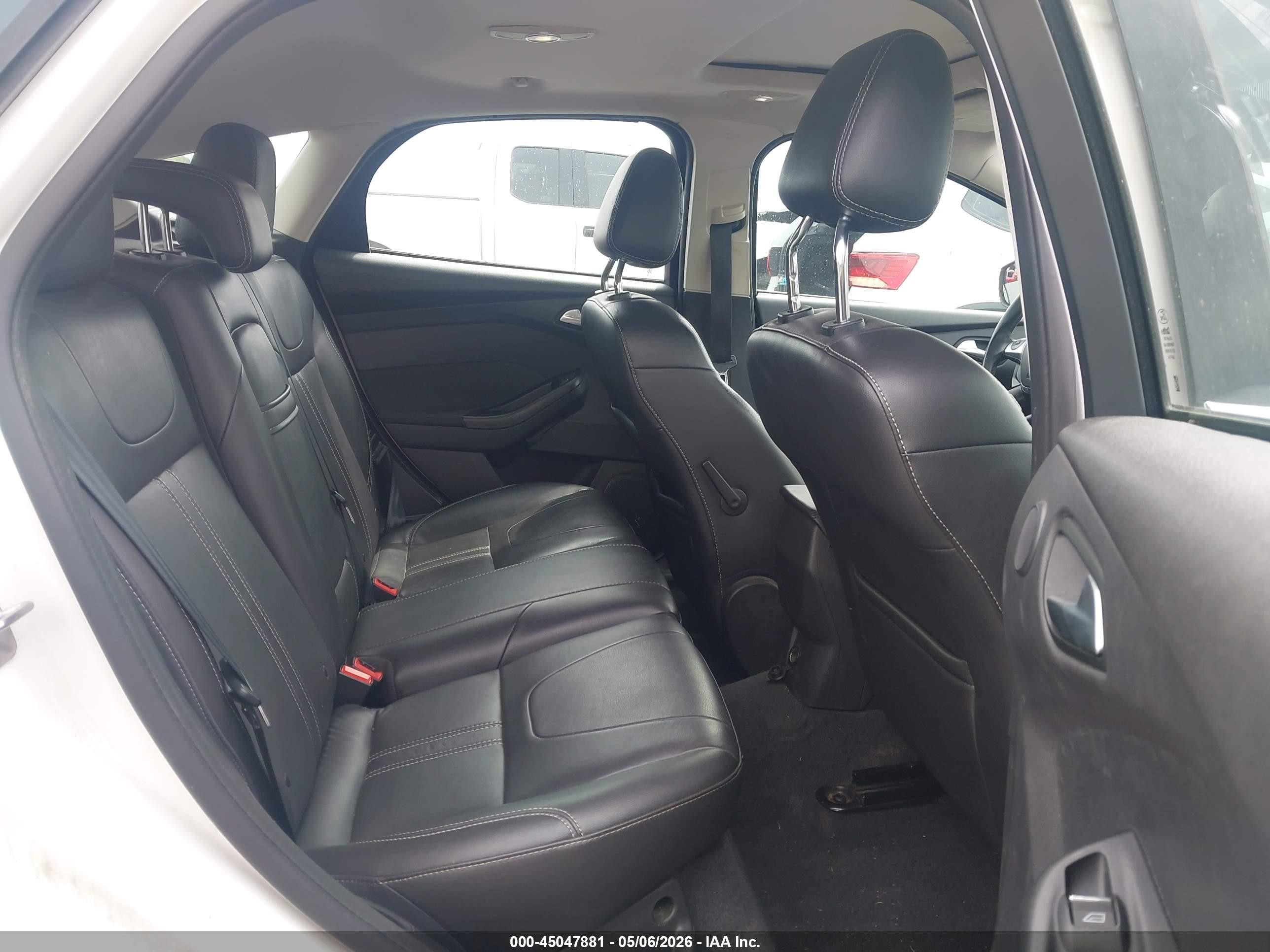2012 Ford Focus Titanium Белый vin: 1FAHP3N24CL193756