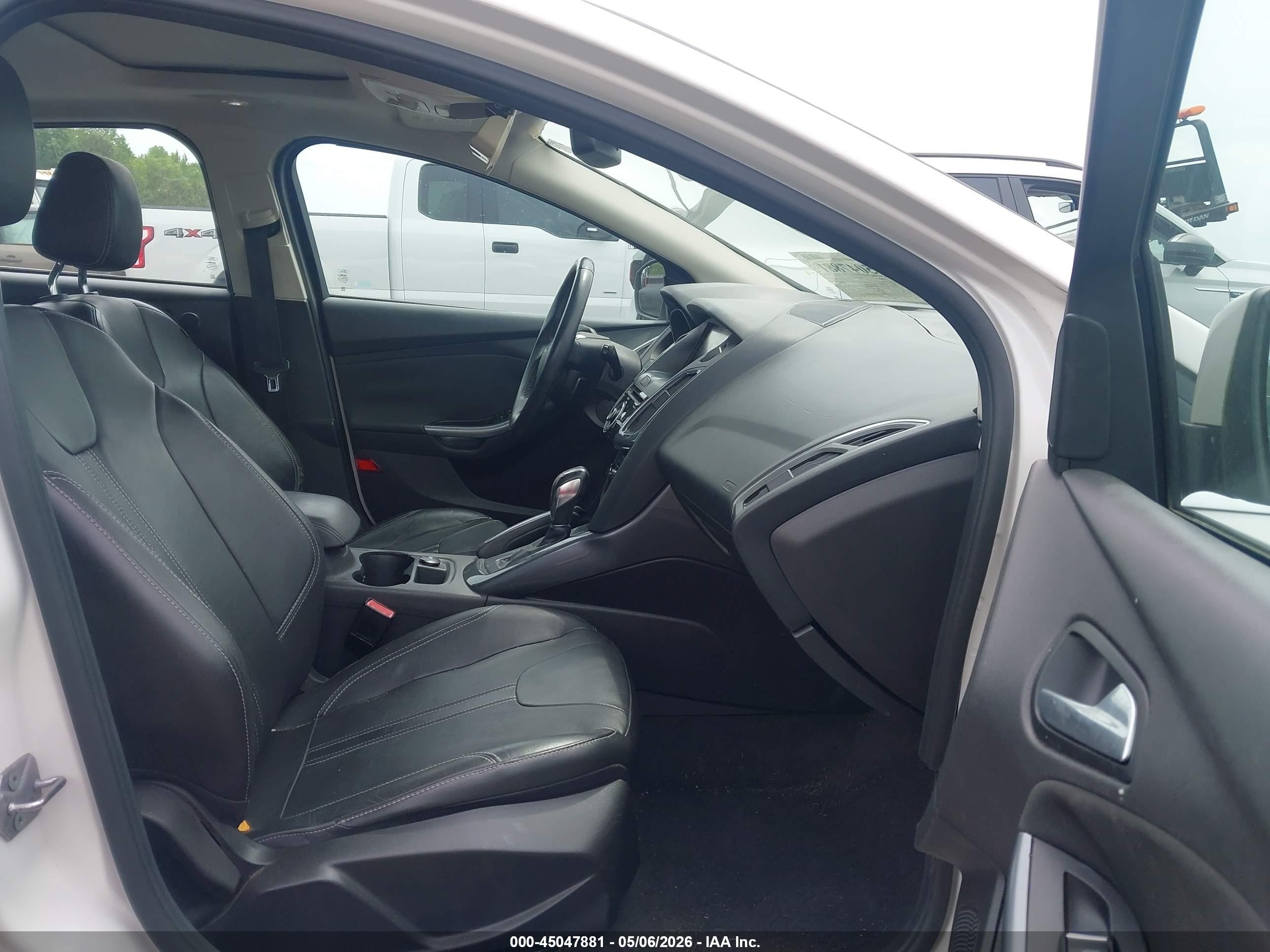 2012 Ford Focus Titanium Белый vin: 1FAHP3N24CL193756