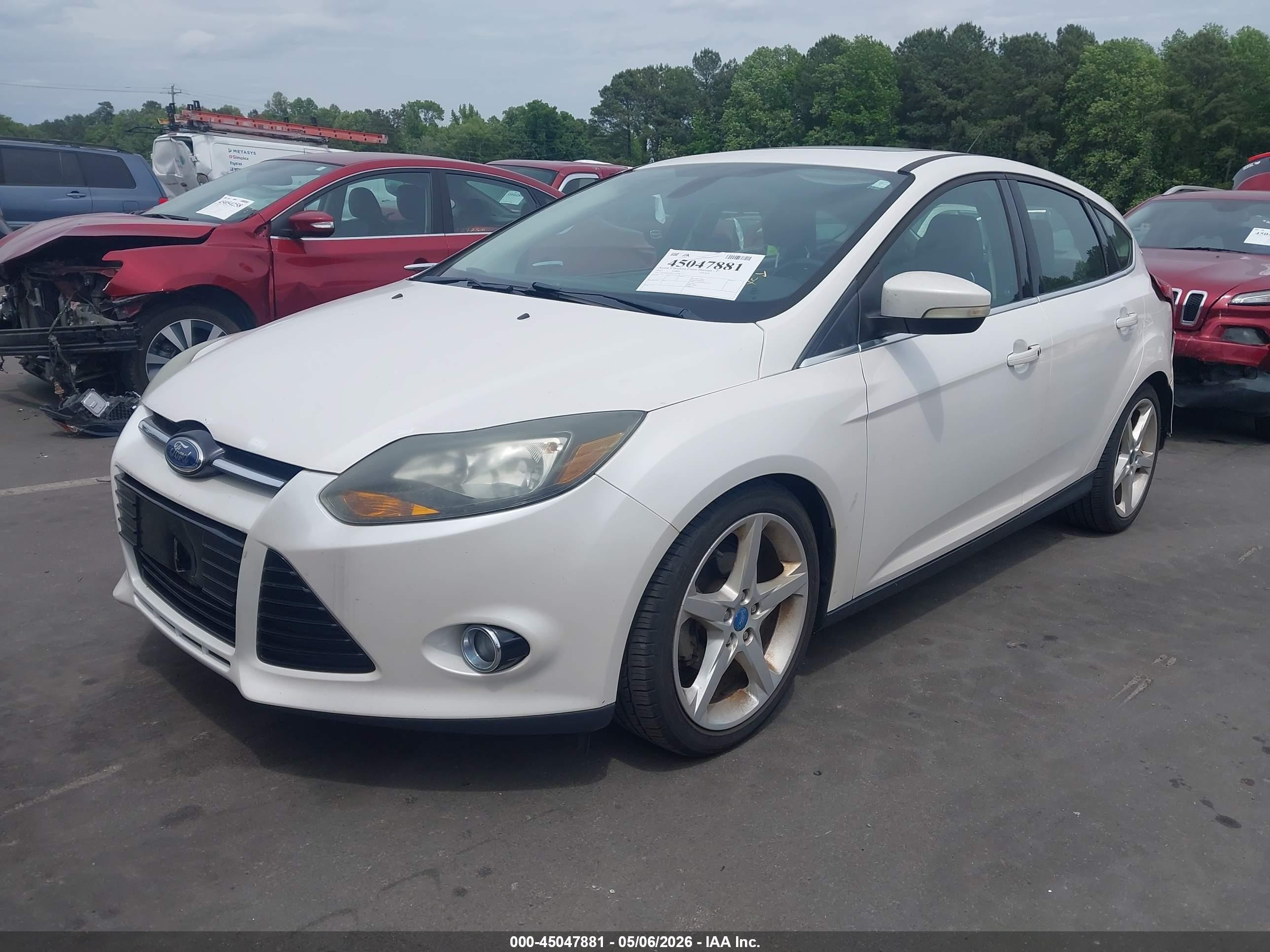 2012 Ford Focus Titanium Белый vin: 1FAHP3N24CL193756