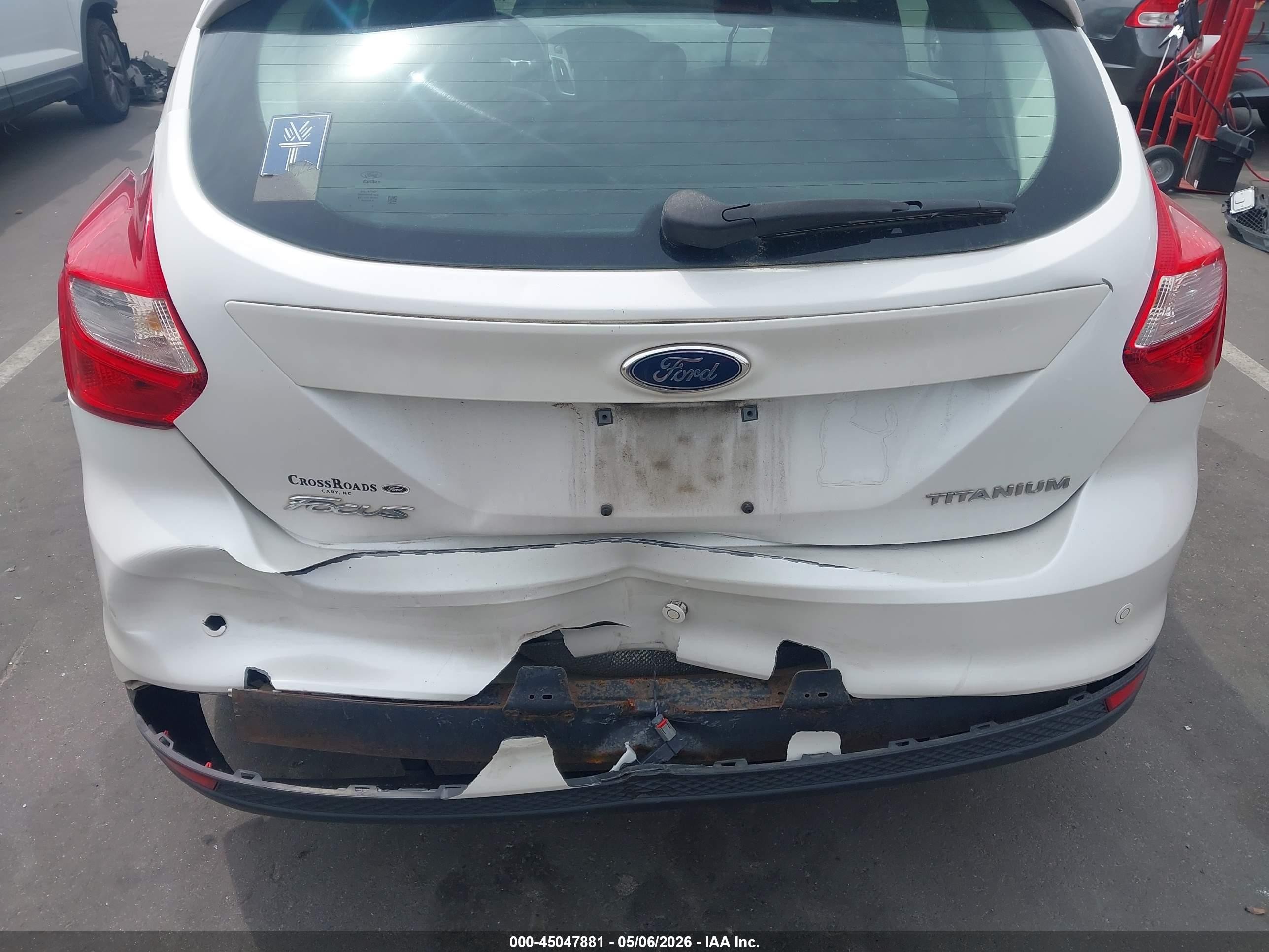 2012 Ford Focus Titanium Белый vin: 1FAHP3N24CL193756