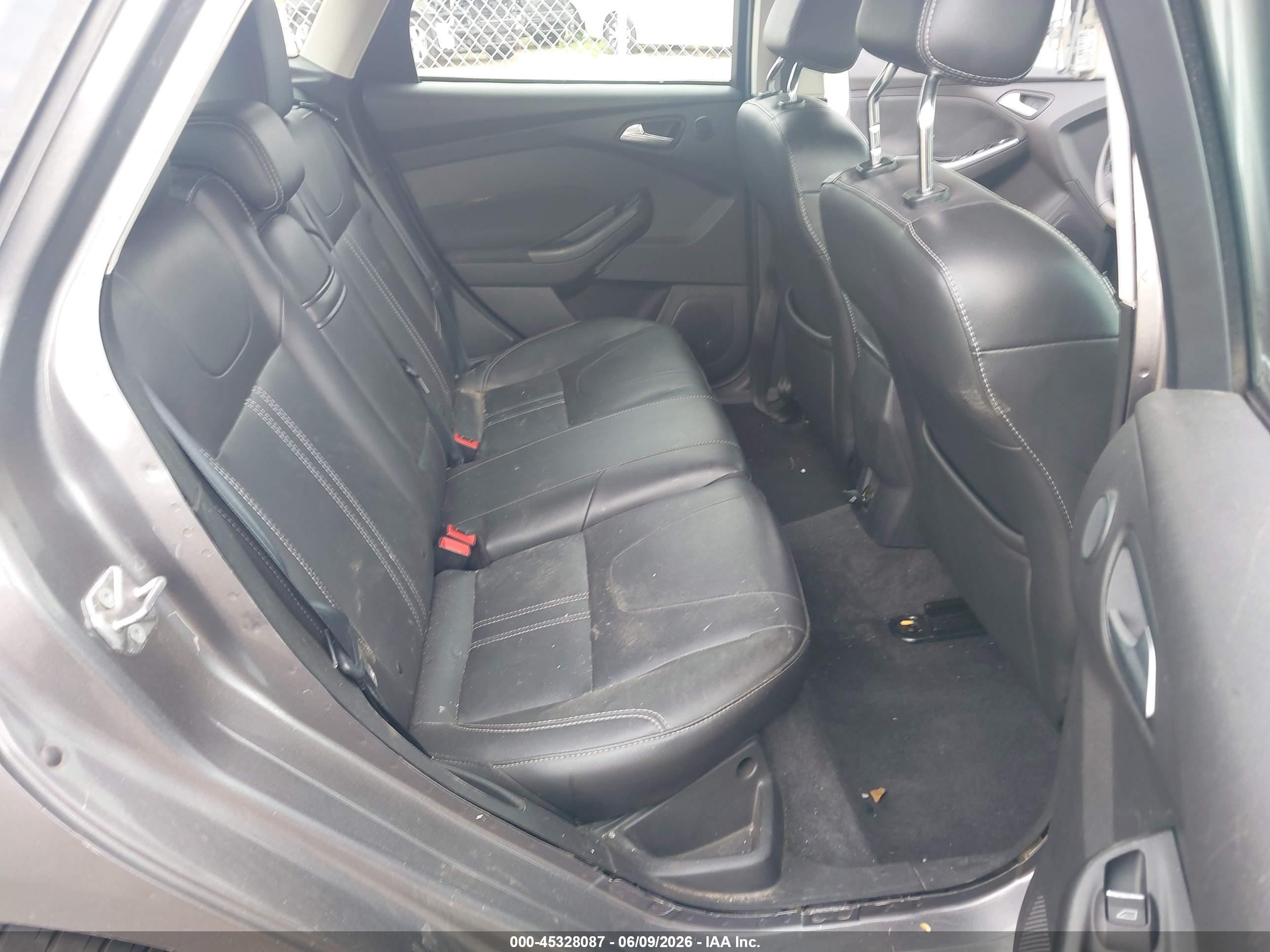 2012 Ford Focus Titanium Gray vin: 1FAHP3N24CL292691