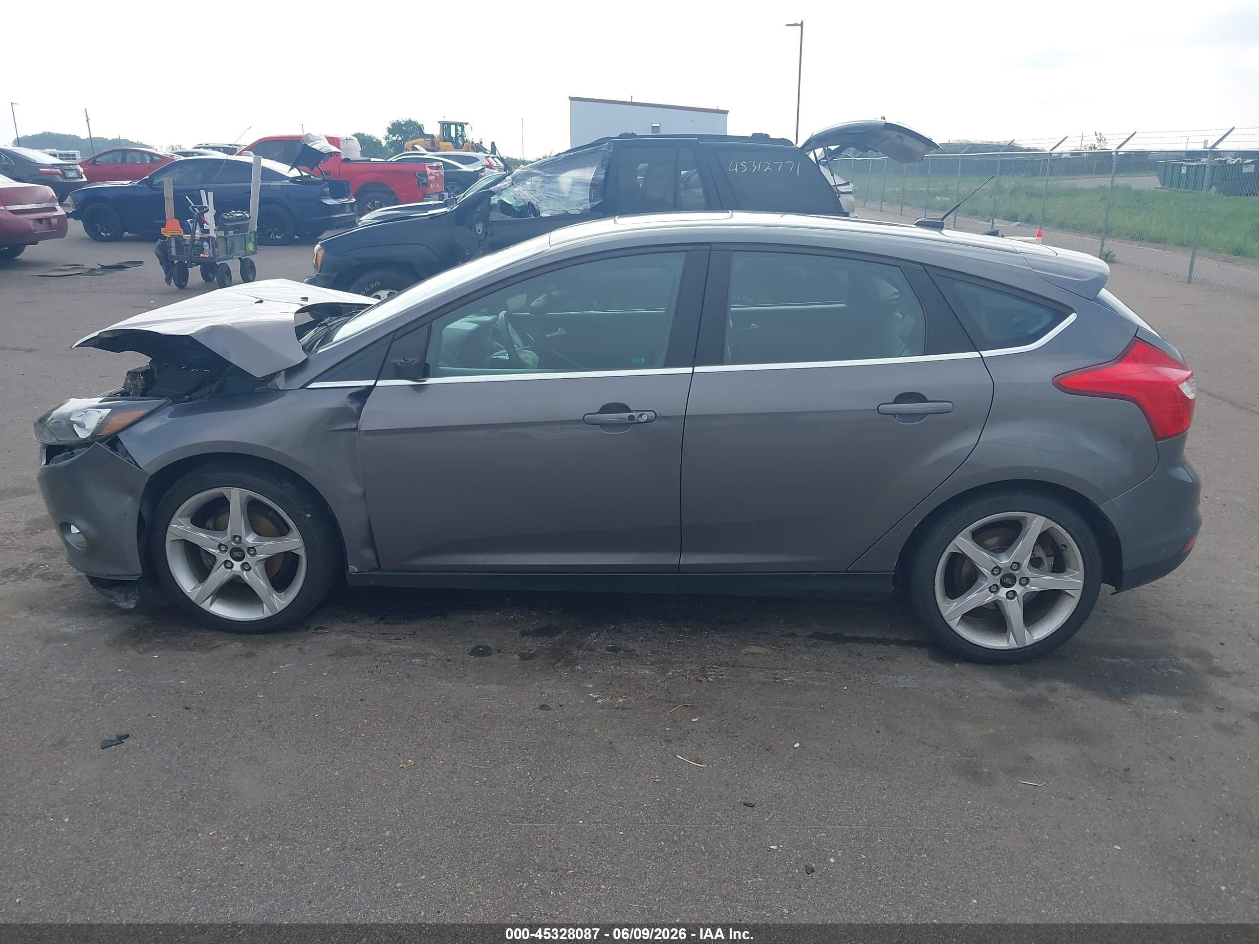 2012 Ford Focus Titanium Gray vin: 1FAHP3N24CL292691