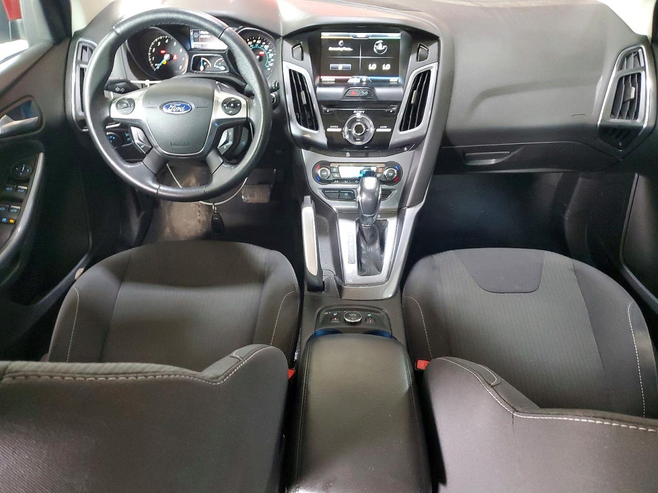2012 Ford Focus Titanium Красный vin: 1FAHP3N24CL453265