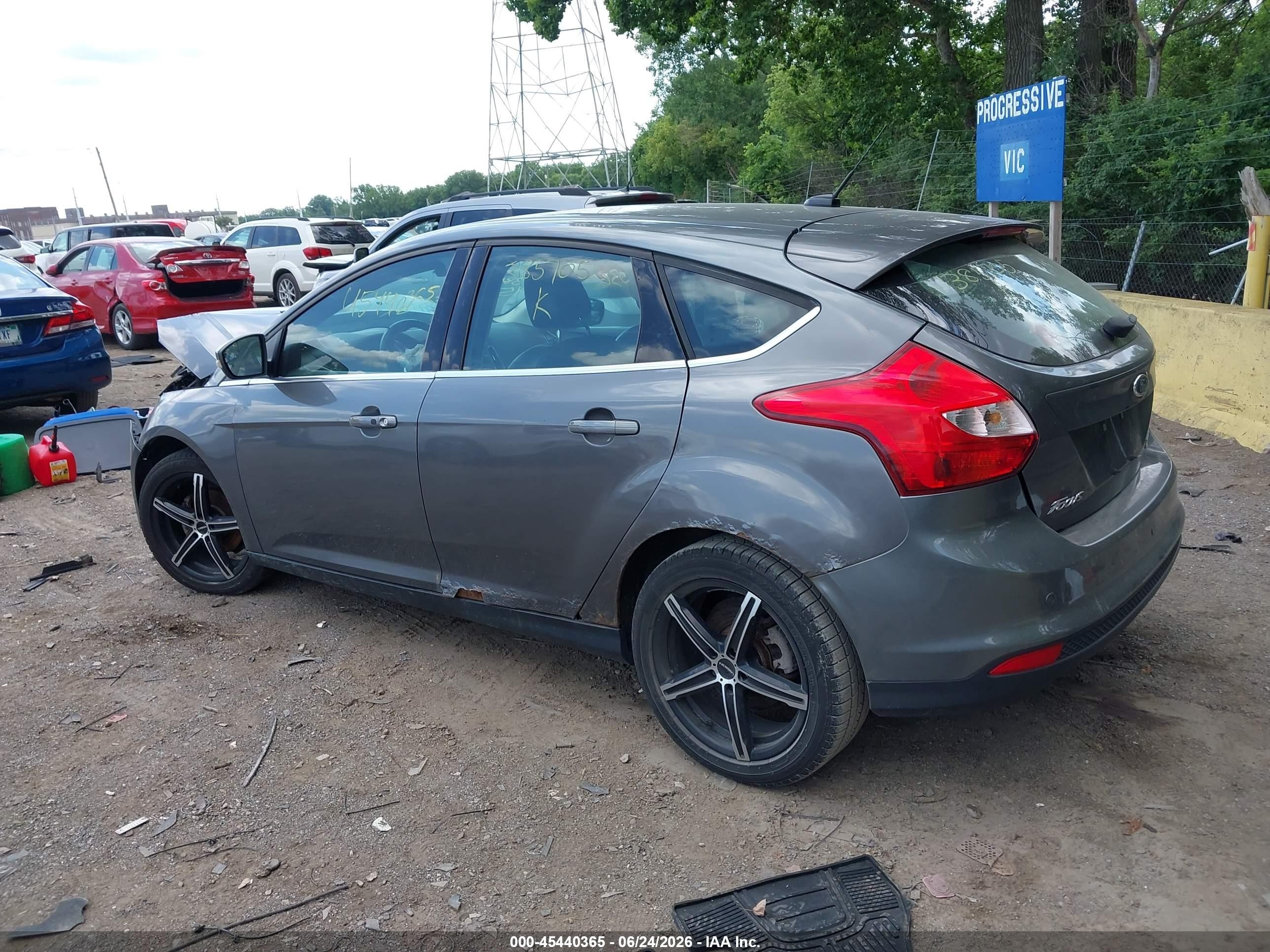 2012 Ford Focus Titanium Gray vin: 1FAHP3N25CL385705