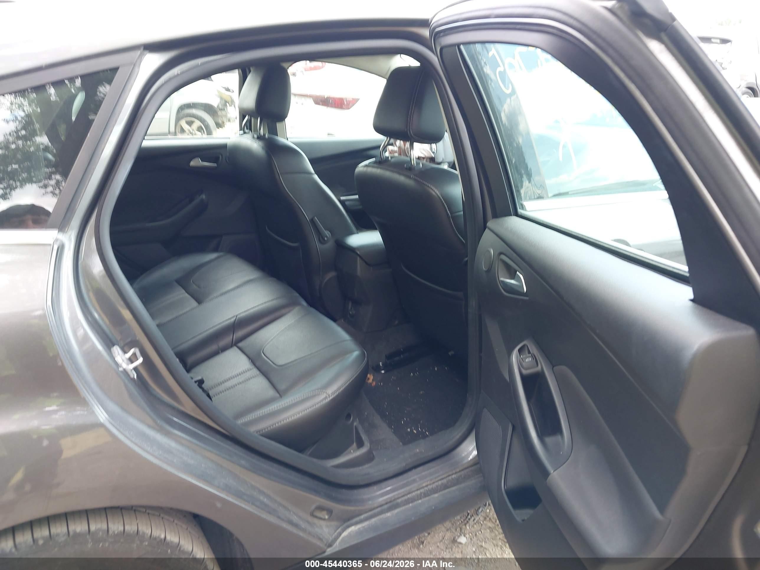 2012 Ford Focus Titanium Gray vin: 1FAHP3N25CL385705