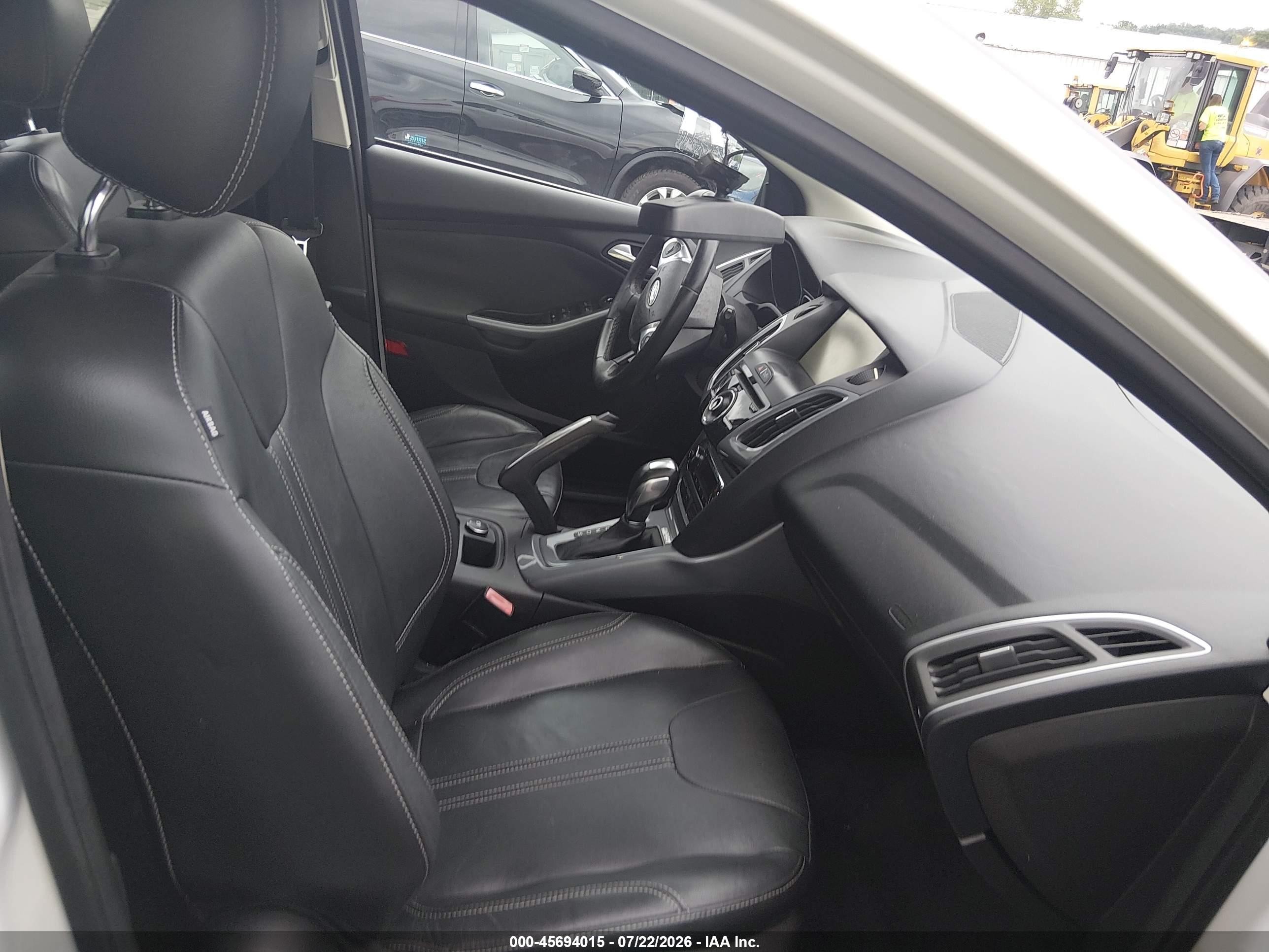 2012 Ford Focus Titanium White vin: 1FAHP3N26CL188719