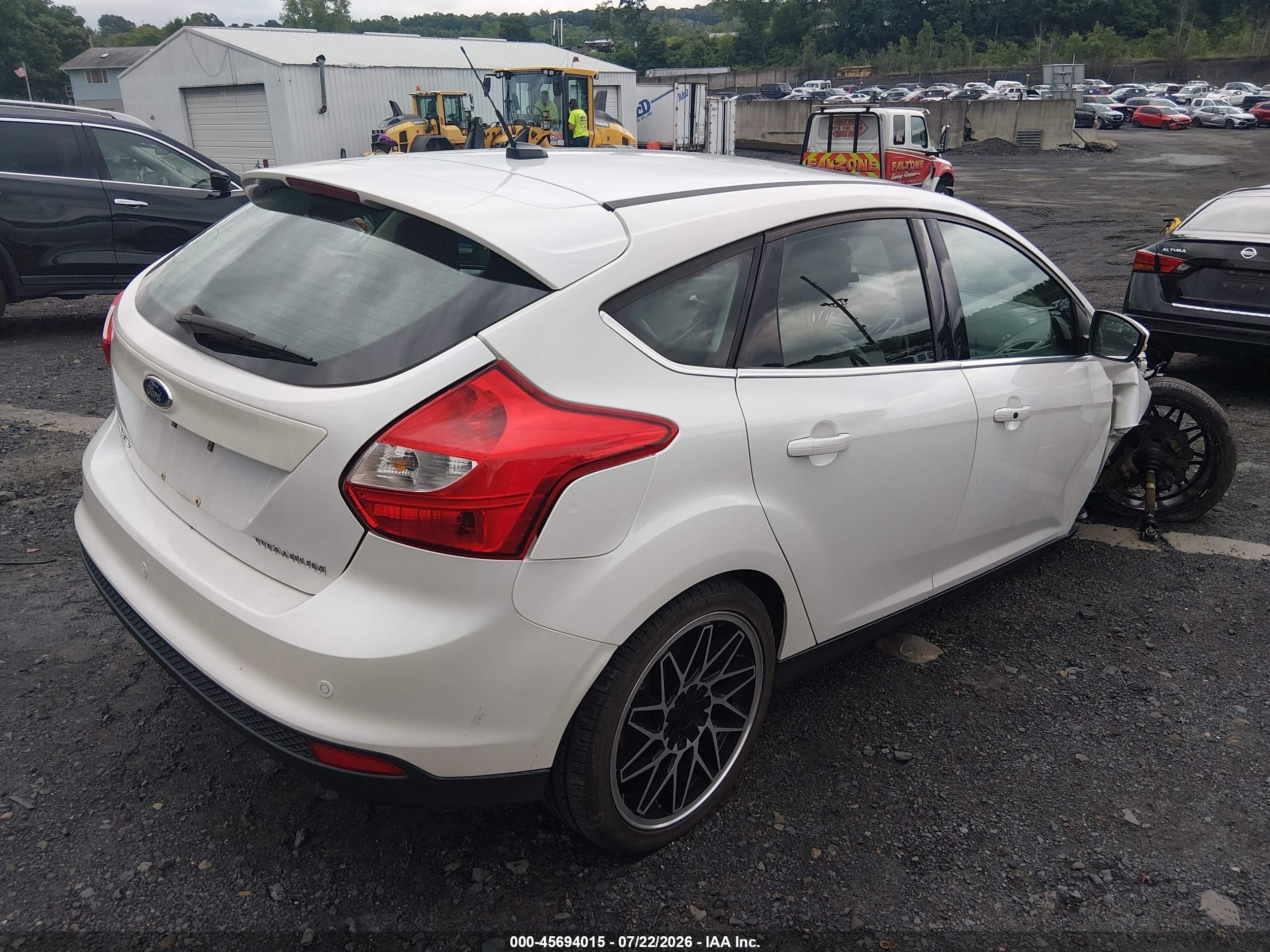 2012 Ford Focus Titanium White vin: 1FAHP3N26CL188719
