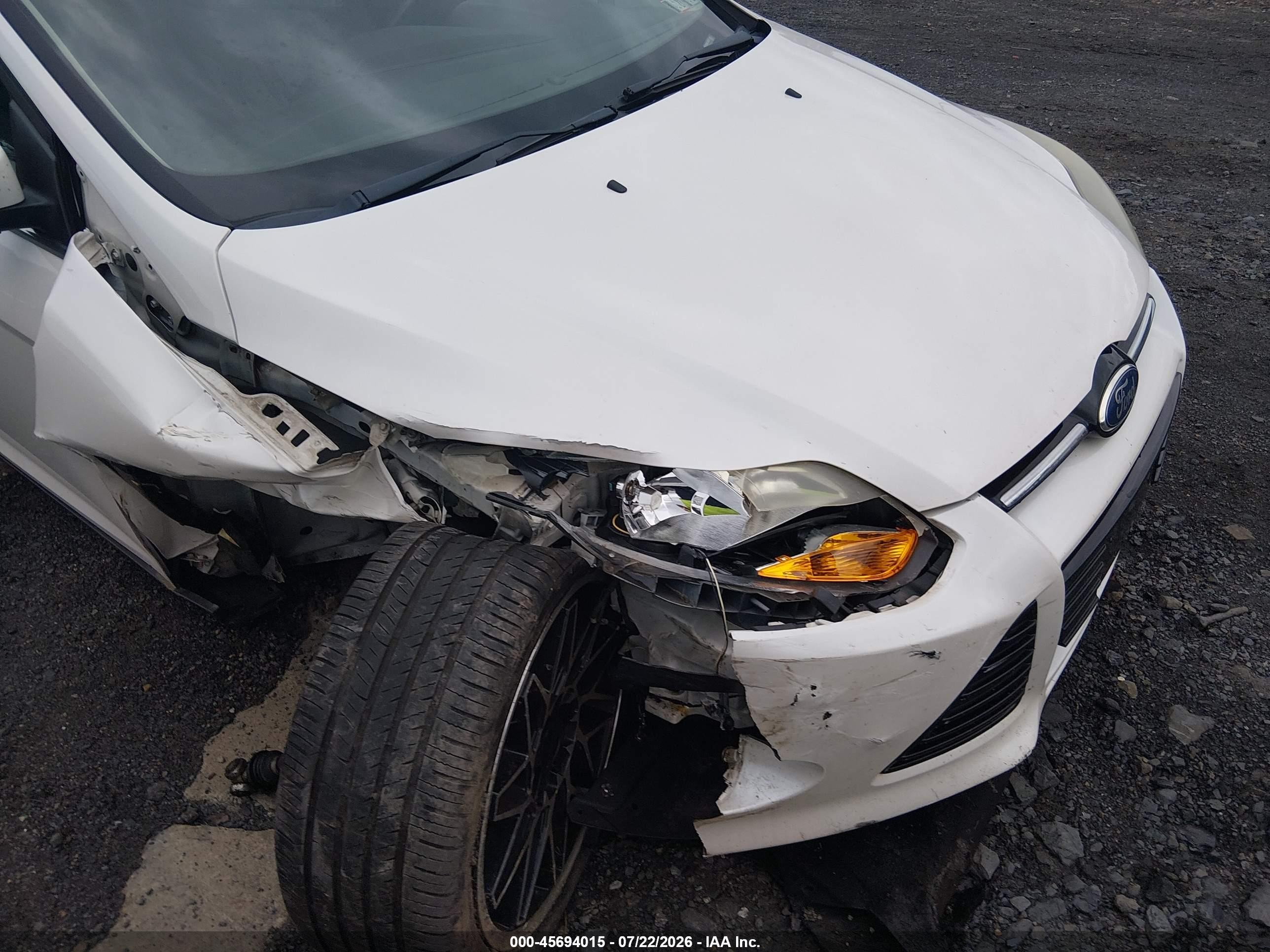 2012 Ford Focus Titanium White vin: 1FAHP3N26CL188719