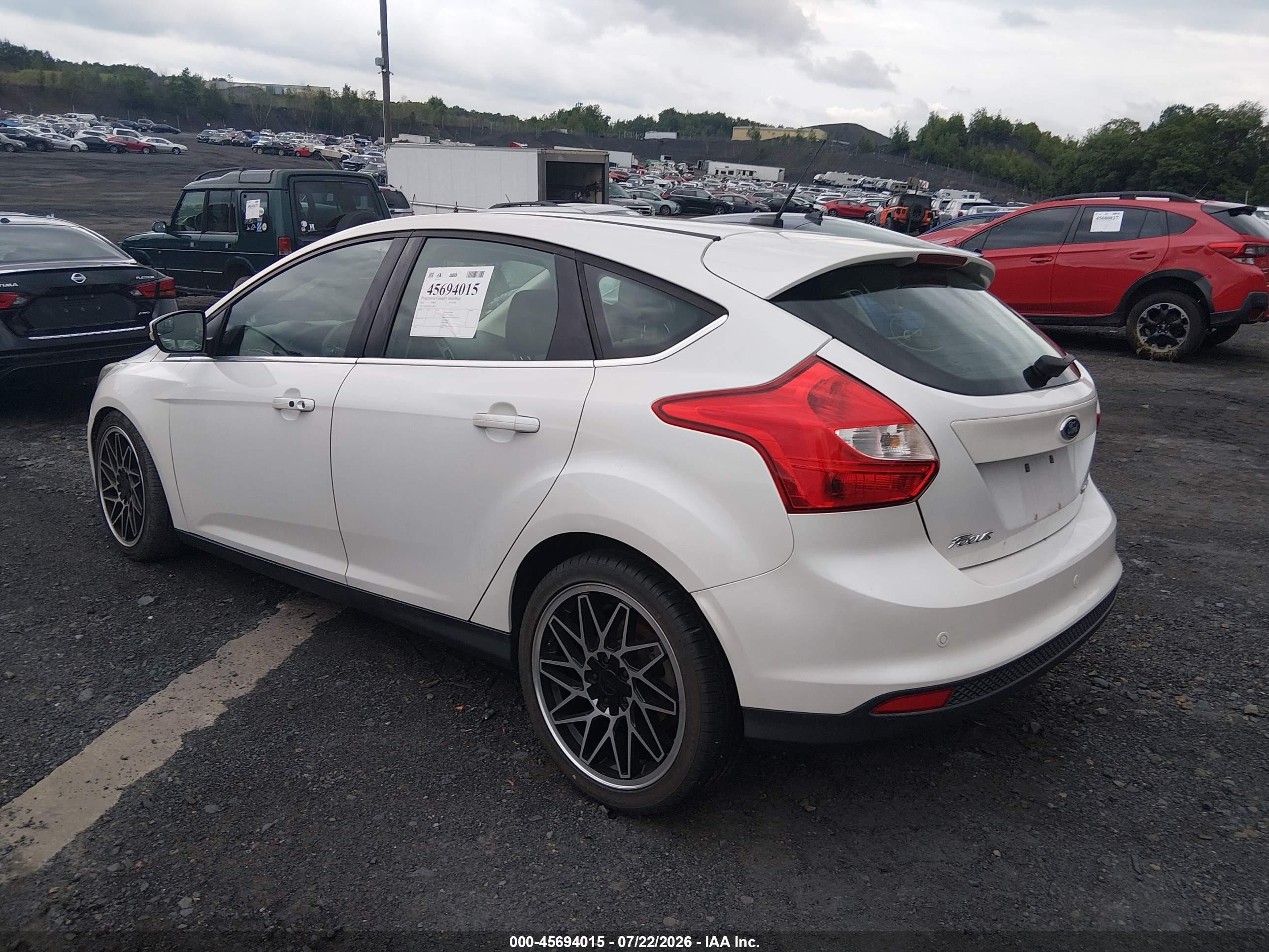 2012 Ford Focus Titanium White vin: 1FAHP3N26CL188719
