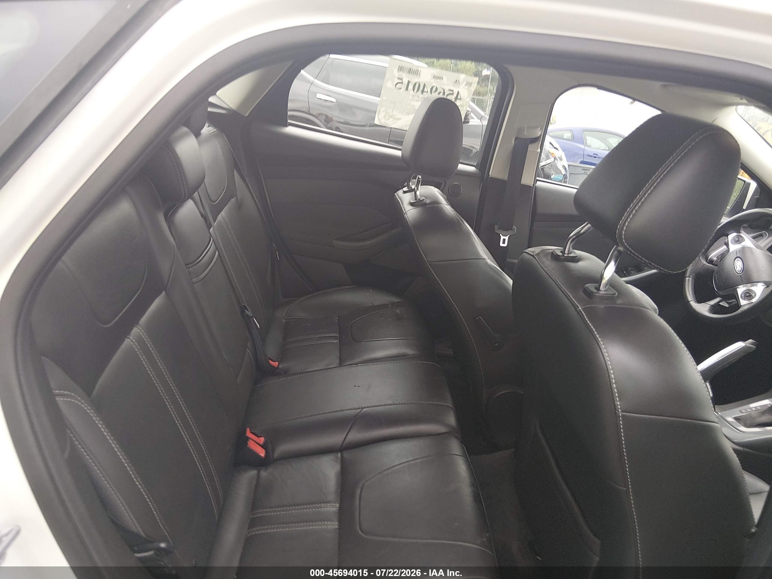 2012 Ford Focus Titanium White vin: 1FAHP3N26CL188719