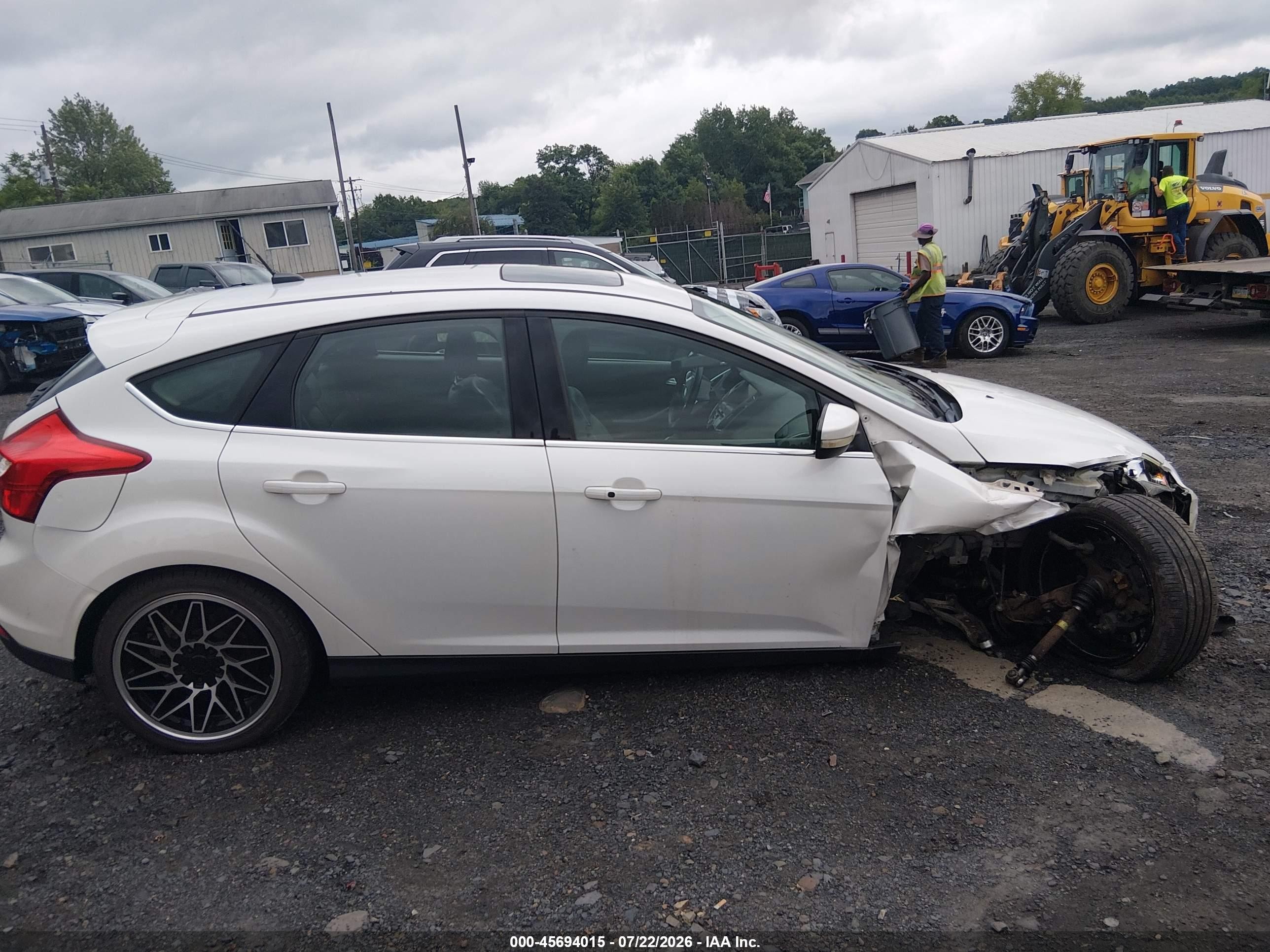 2012 Ford Focus Titanium White vin: 1FAHP3N26CL188719