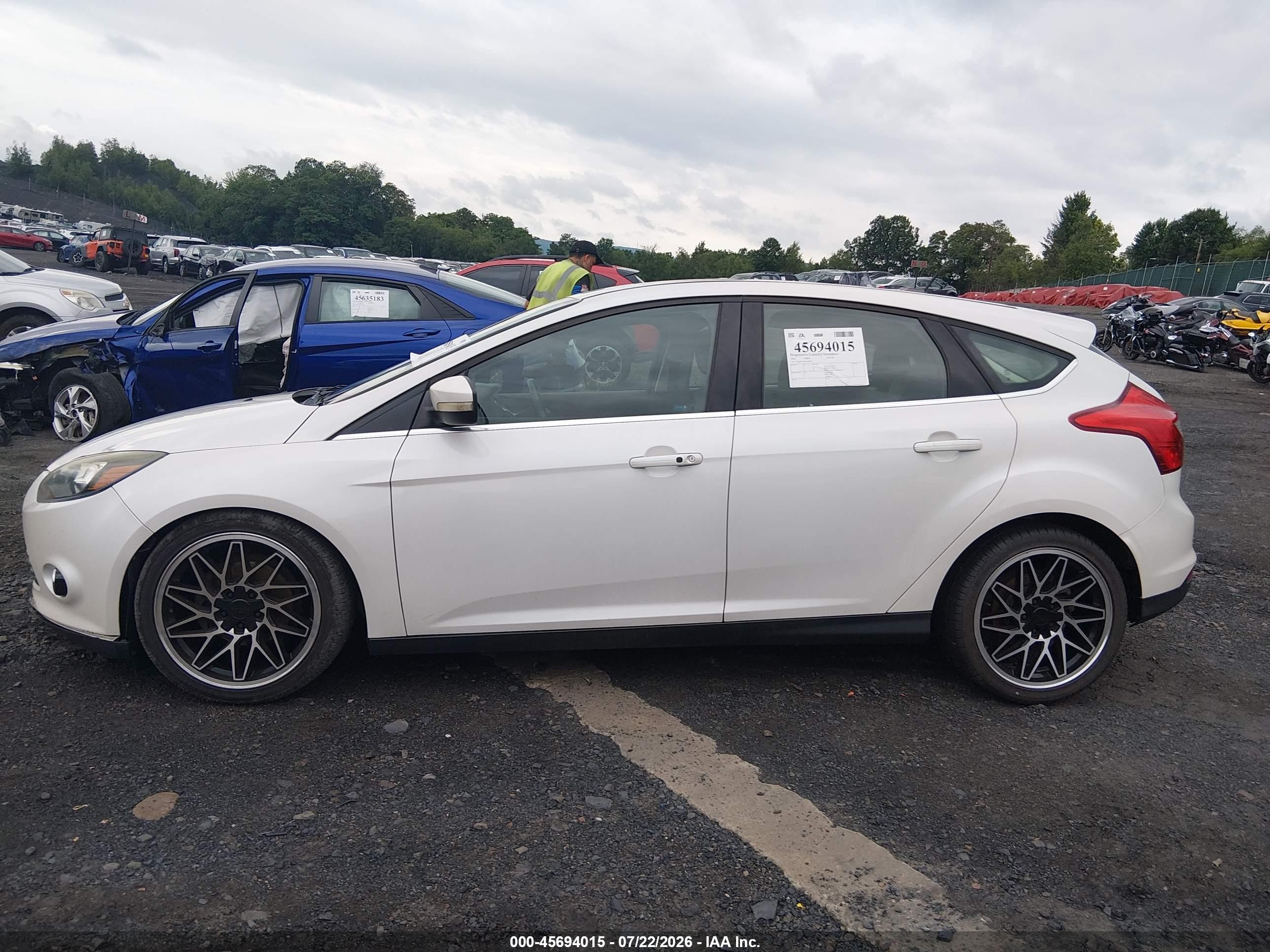 2012 Ford Focus Titanium White vin: 1FAHP3N26CL188719