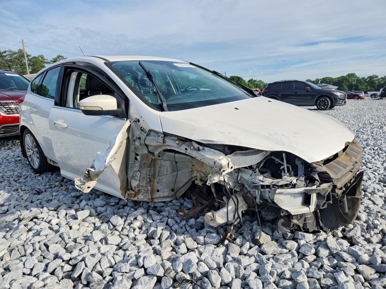 2012 Ford Focus Titanium White vin: 1FAHP3N26CL327456