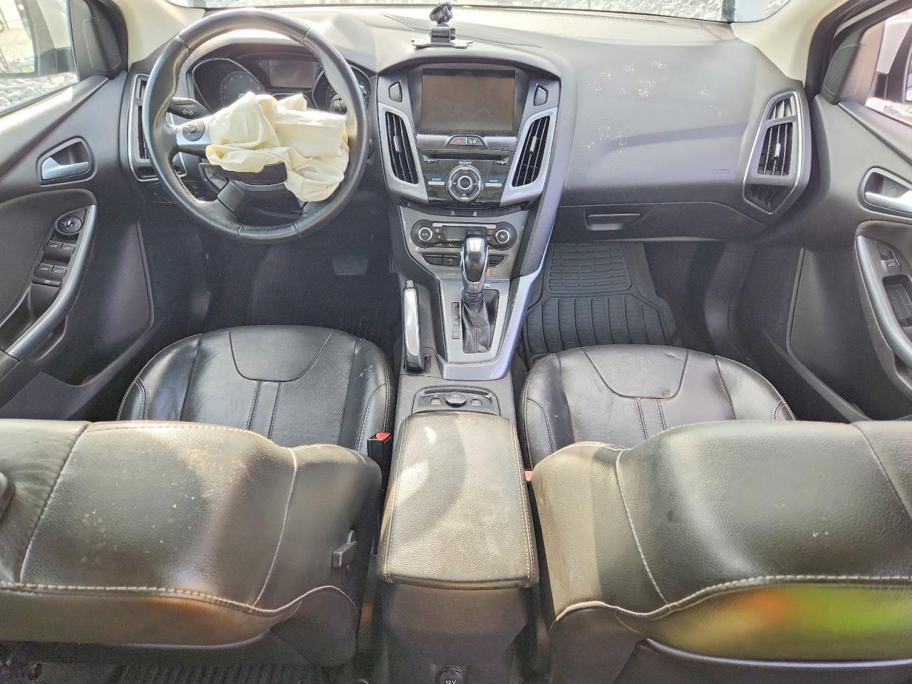 2012 Ford Focus Titanium White vin: 1FAHP3N26CL327456