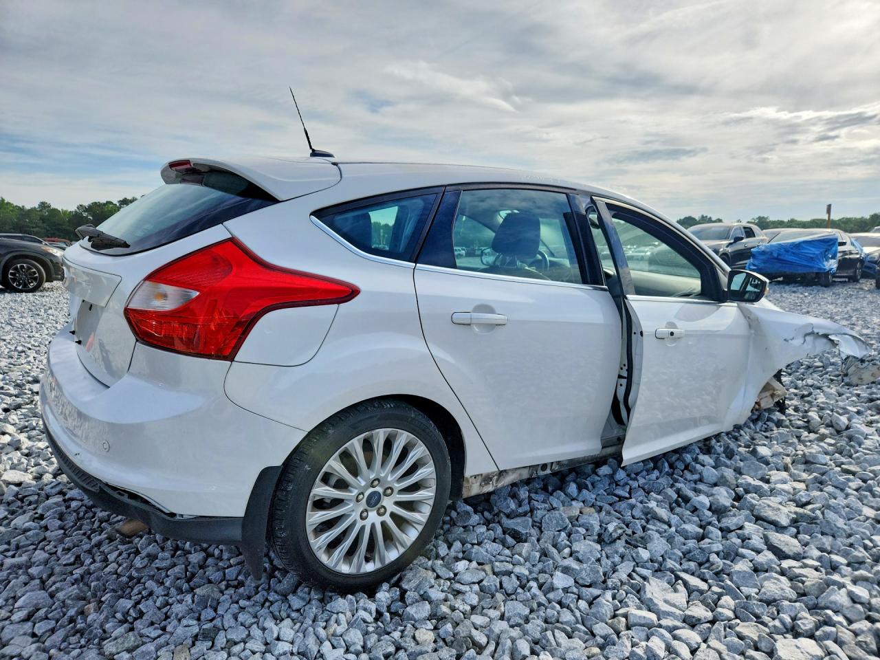 2012 Ford Focus Titanium White vin: 1FAHP3N26CL327456