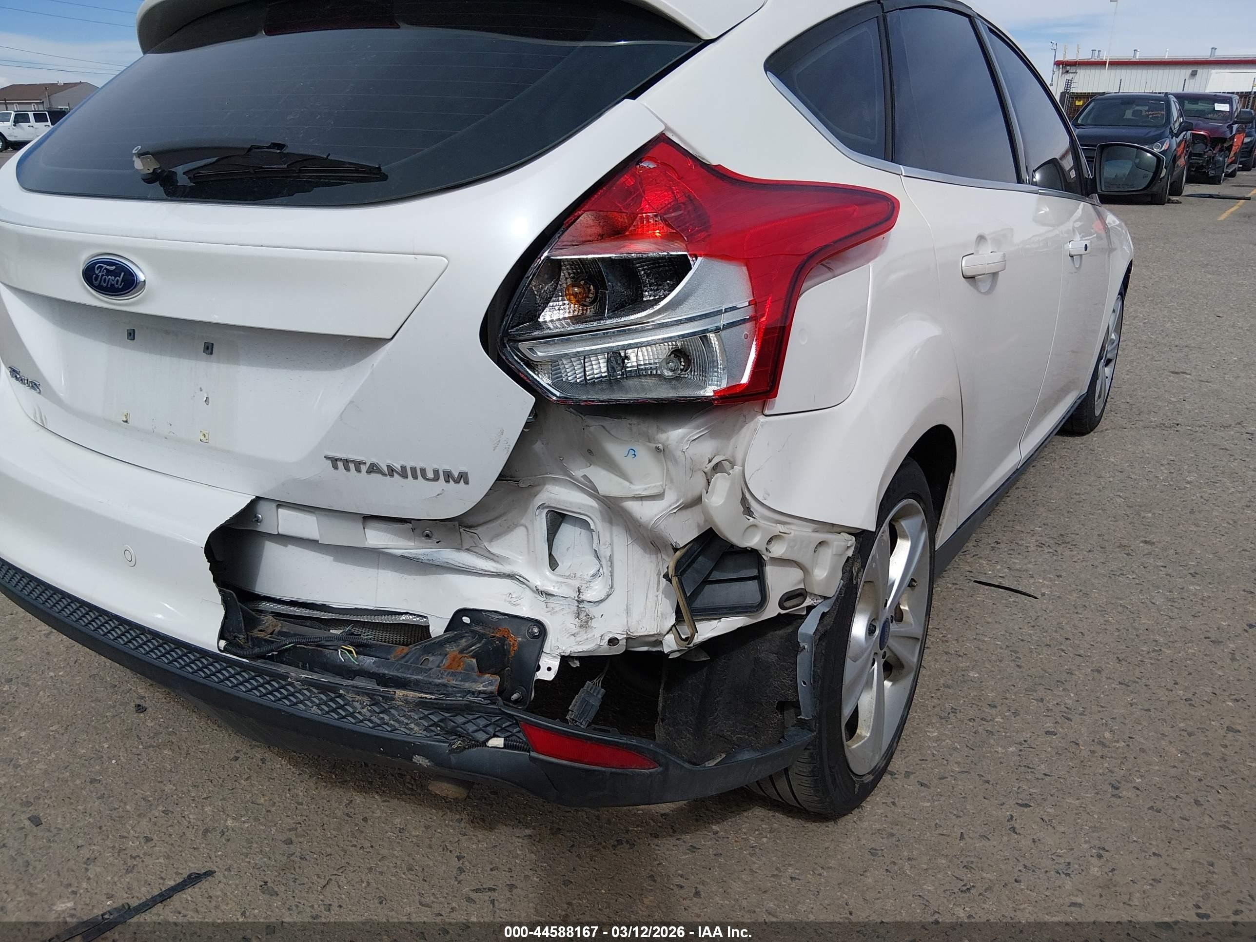 2012 Ford Focus Titanium White vin: 1FAHP3N26CL468351
