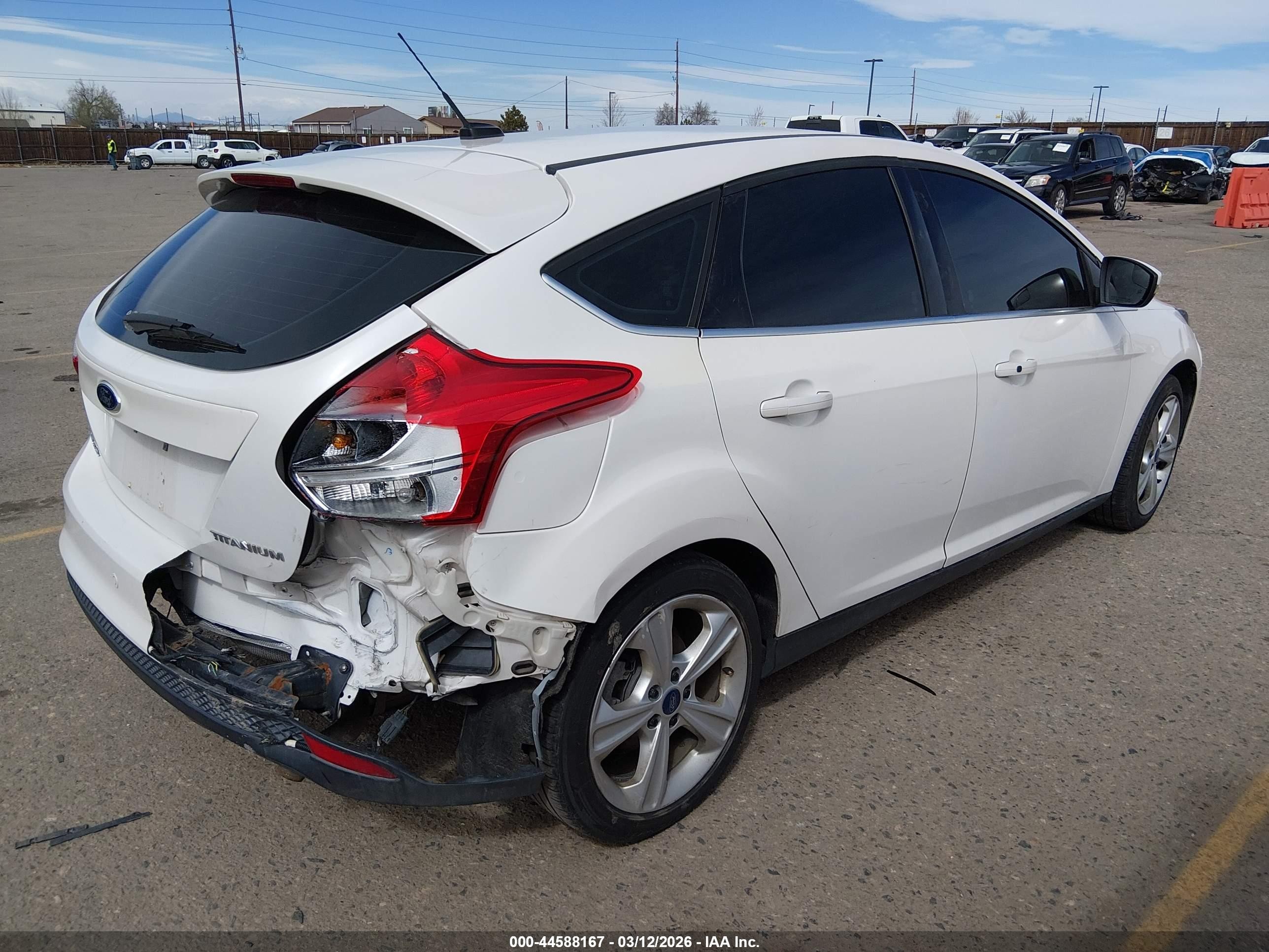 2012 Ford Focus Titanium White vin: 1FAHP3N26CL468351