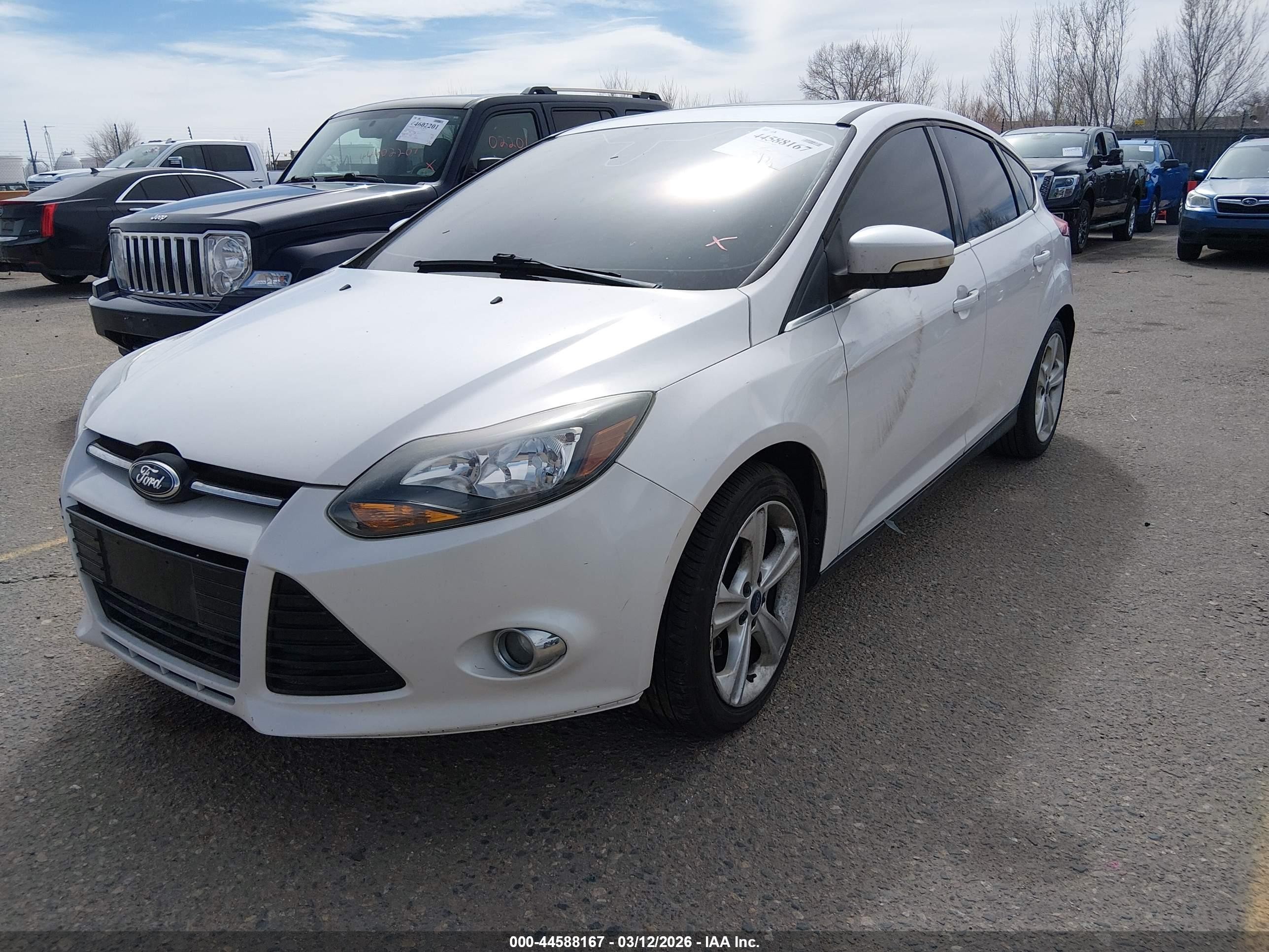 2012 Ford Focus Titanium White vin: 1FAHP3N26CL468351
