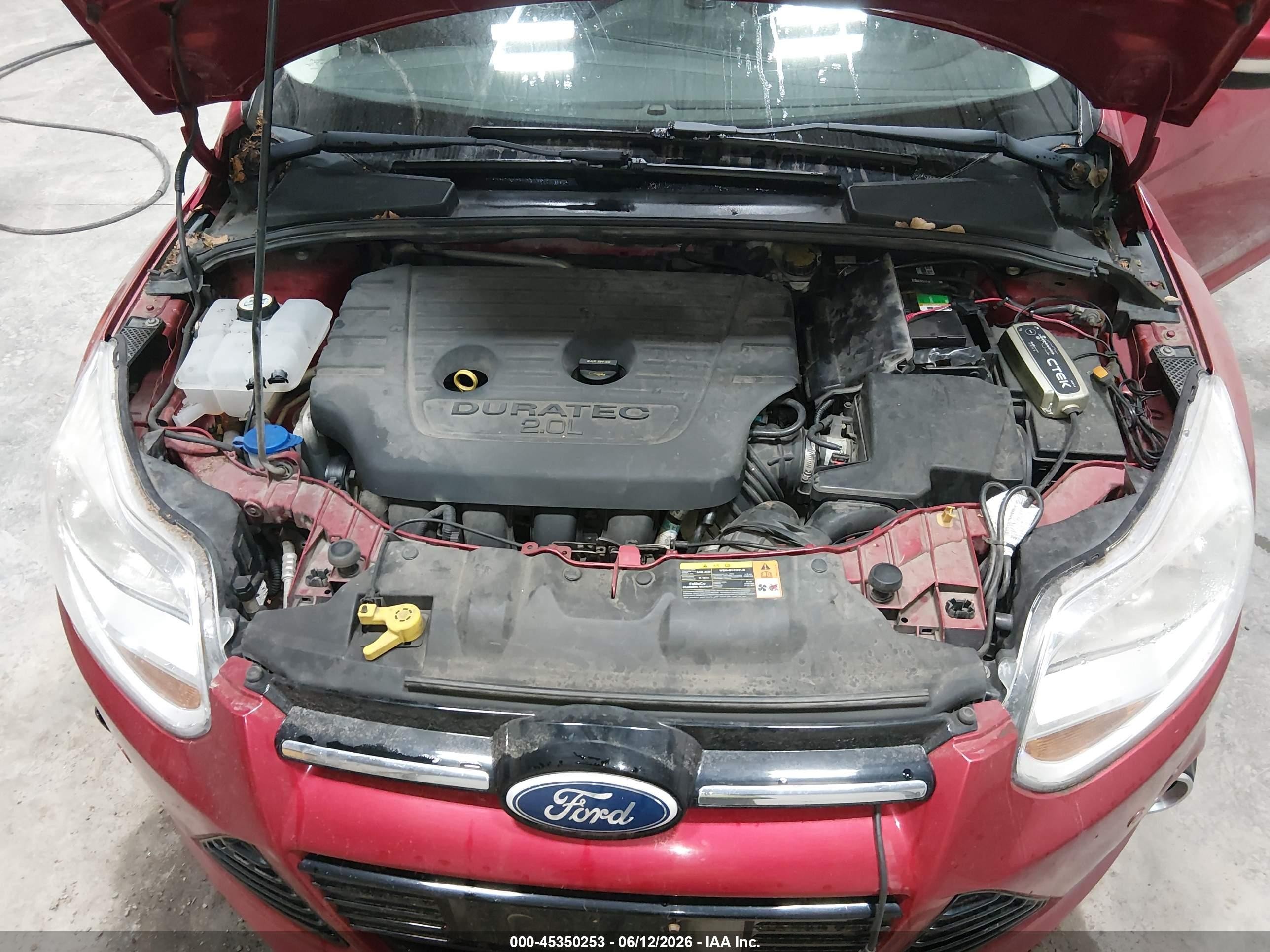 2012 Ford Focus Titanium Красный vin: 1FAHP3N27CL100213