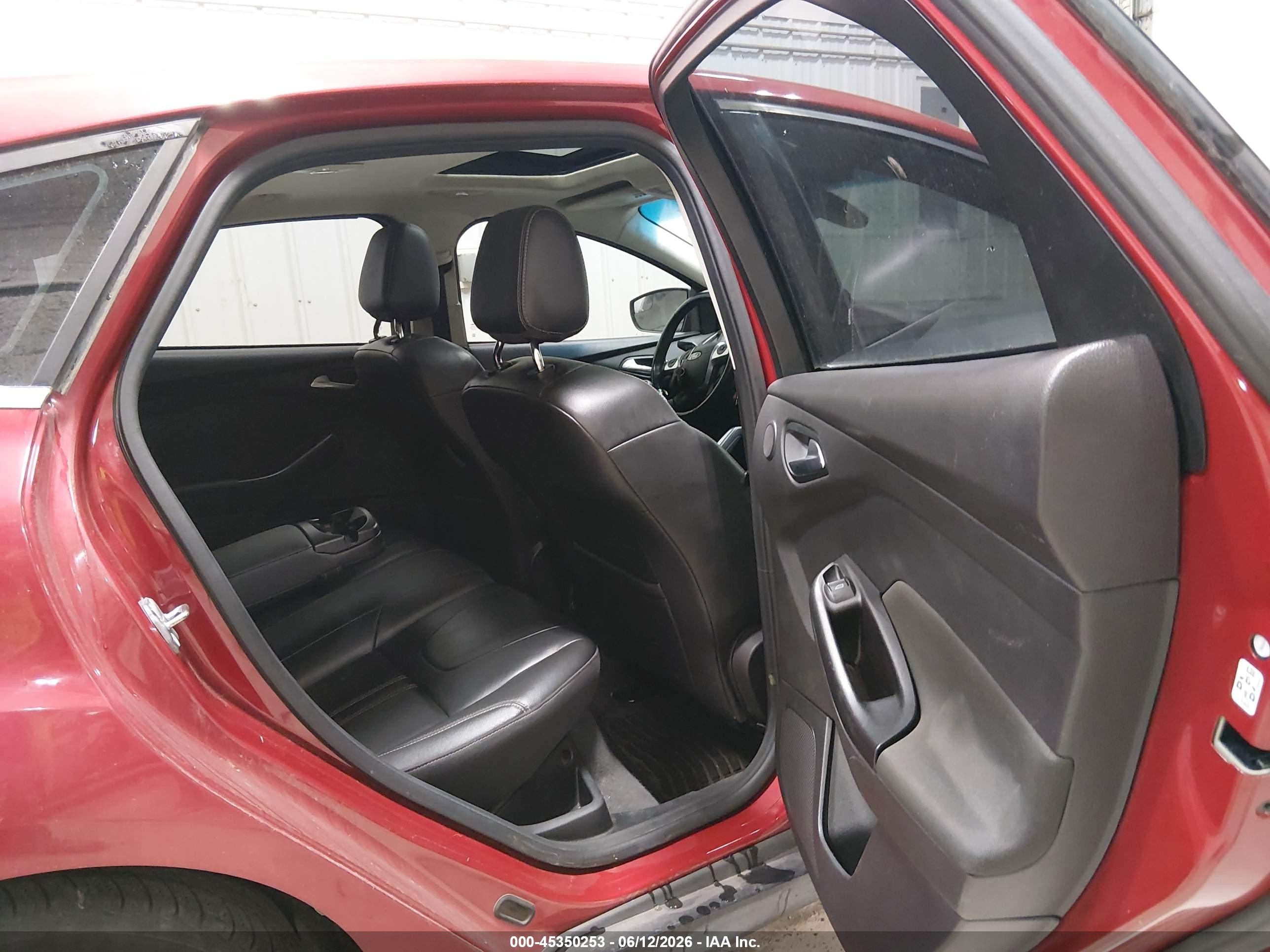 2012 Ford Focus Titanium Красный vin: 1FAHP3N27CL100213