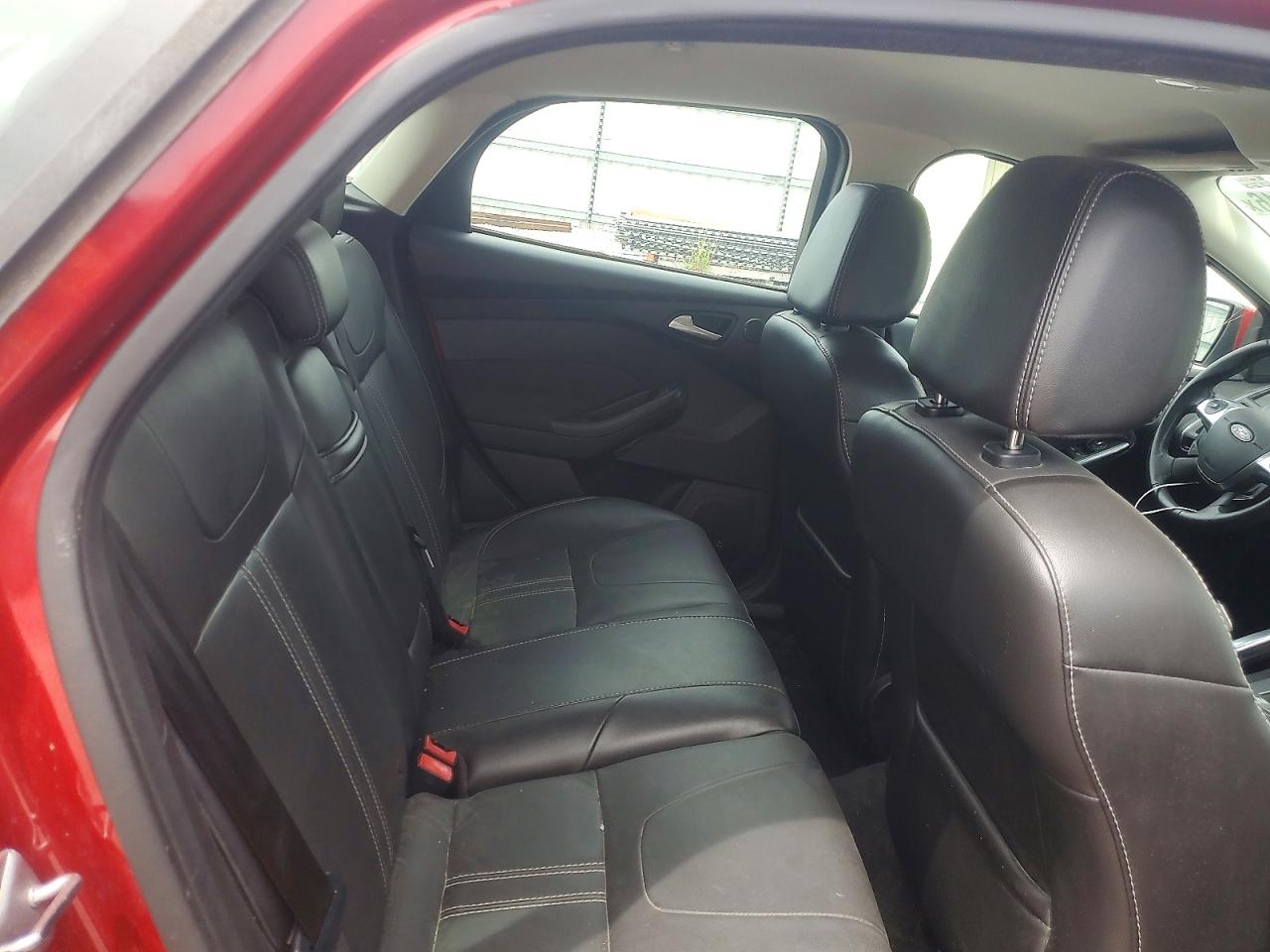 2012 Ford Focus Titanium Red vin: 1FAHP3N27CL461540