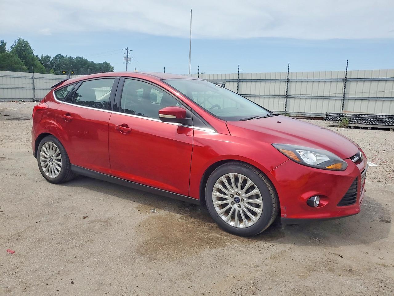 2012 Ford Focus Titanium Red vin: 1FAHP3N27CL461540