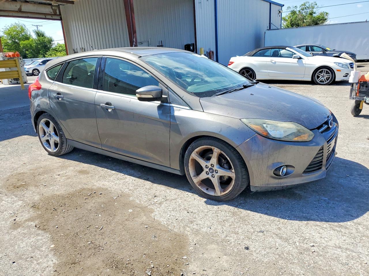 2012 Ford Focus Titanium Серый vin: 1FAHP3N28CL399484
