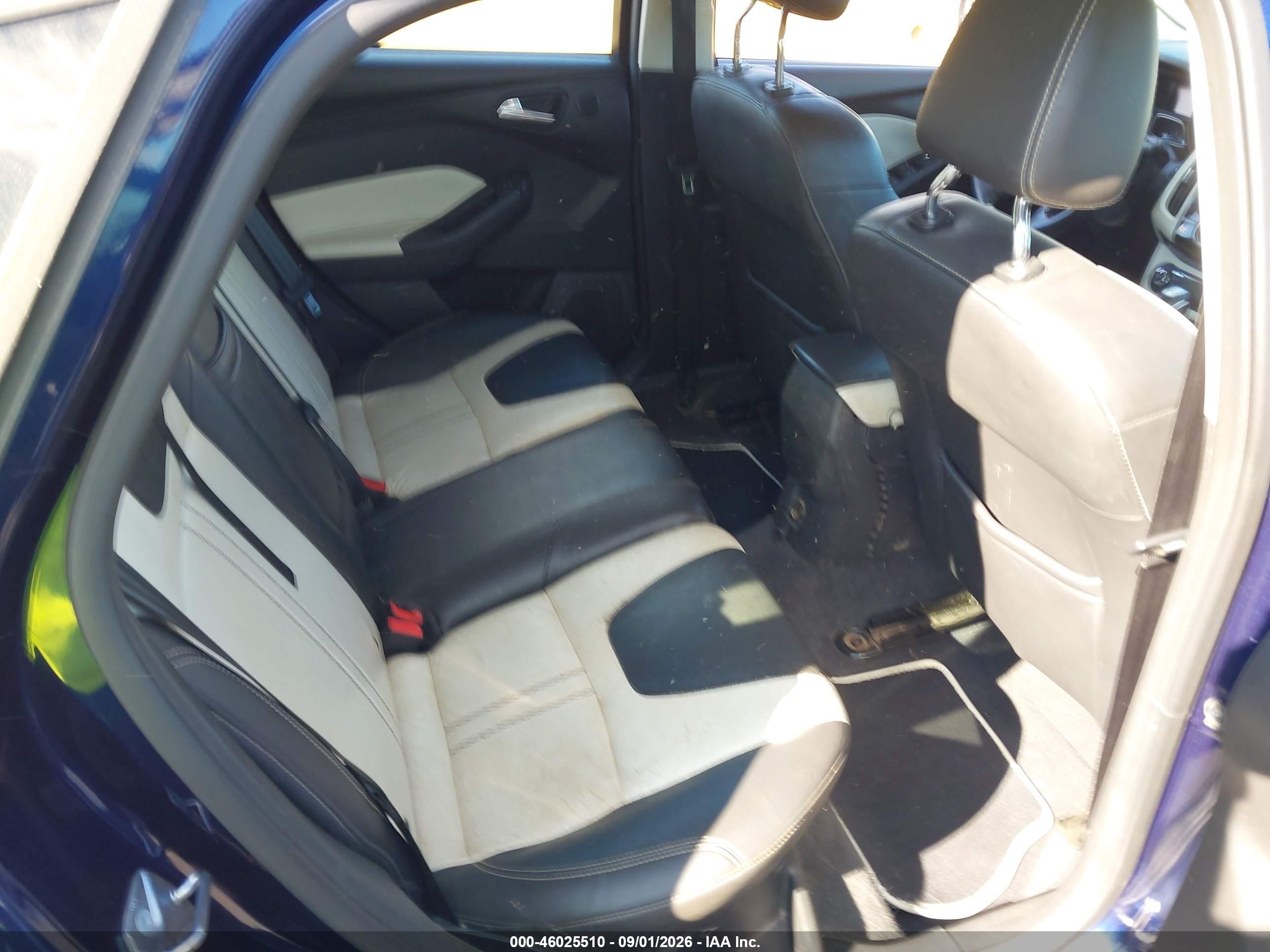 2012 Ford Focus Titanium Blue vin: 1FAHP3N29CL131110