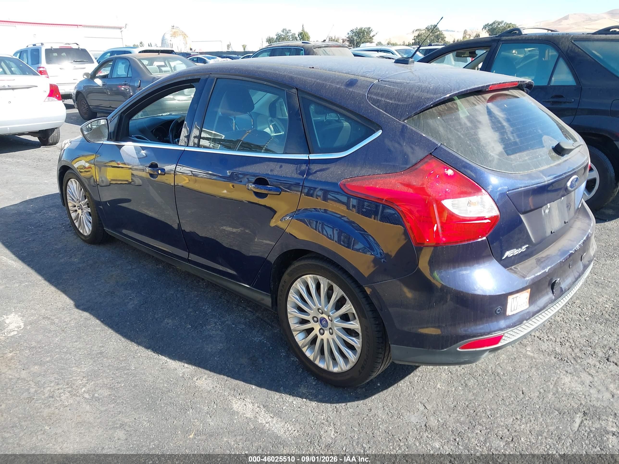 2012 Ford Focus Titanium Blue vin: 1FAHP3N29CL131110