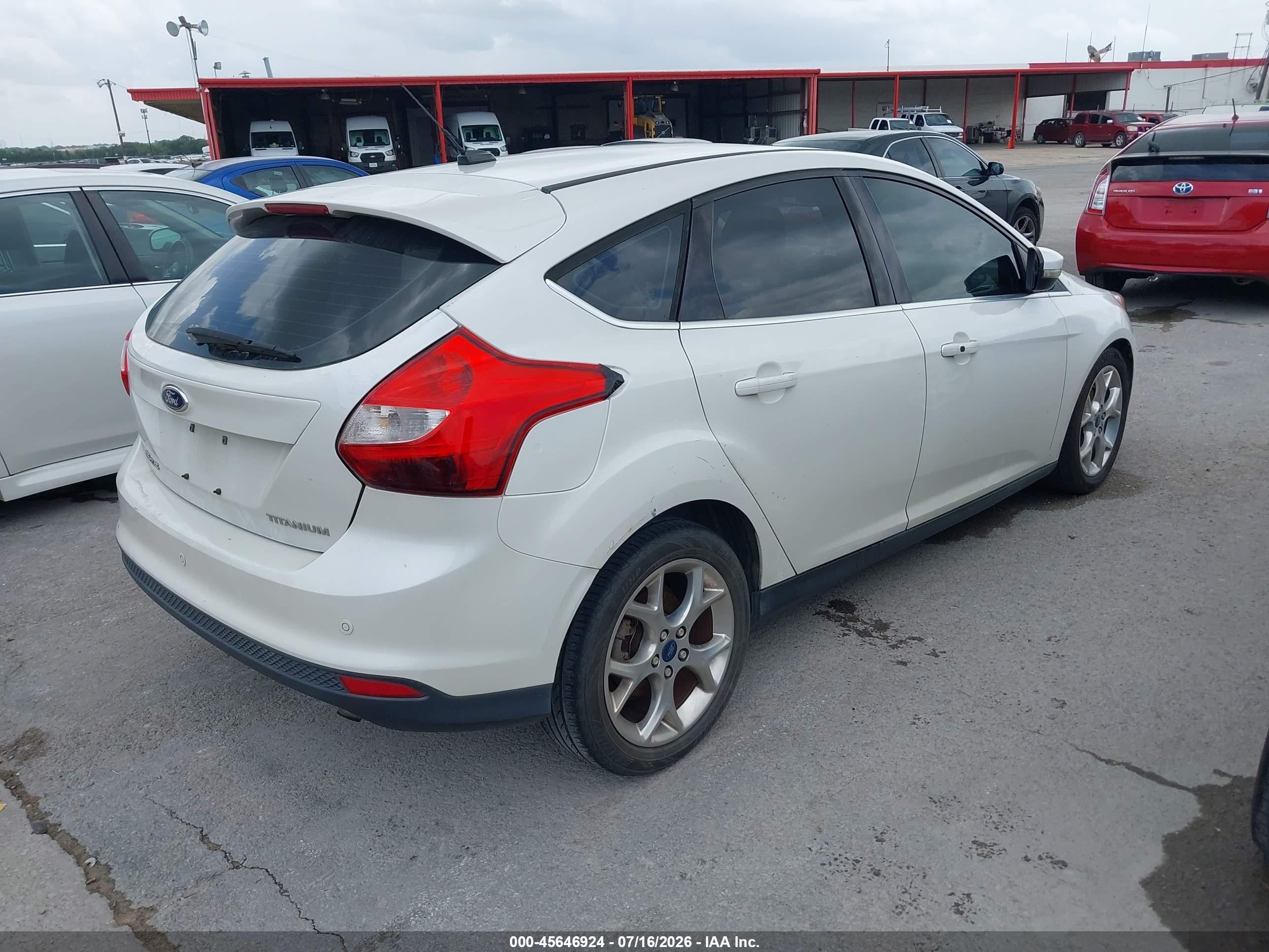 2012 Ford Focus Titanium White vin: 1FAHP3N29CL256950