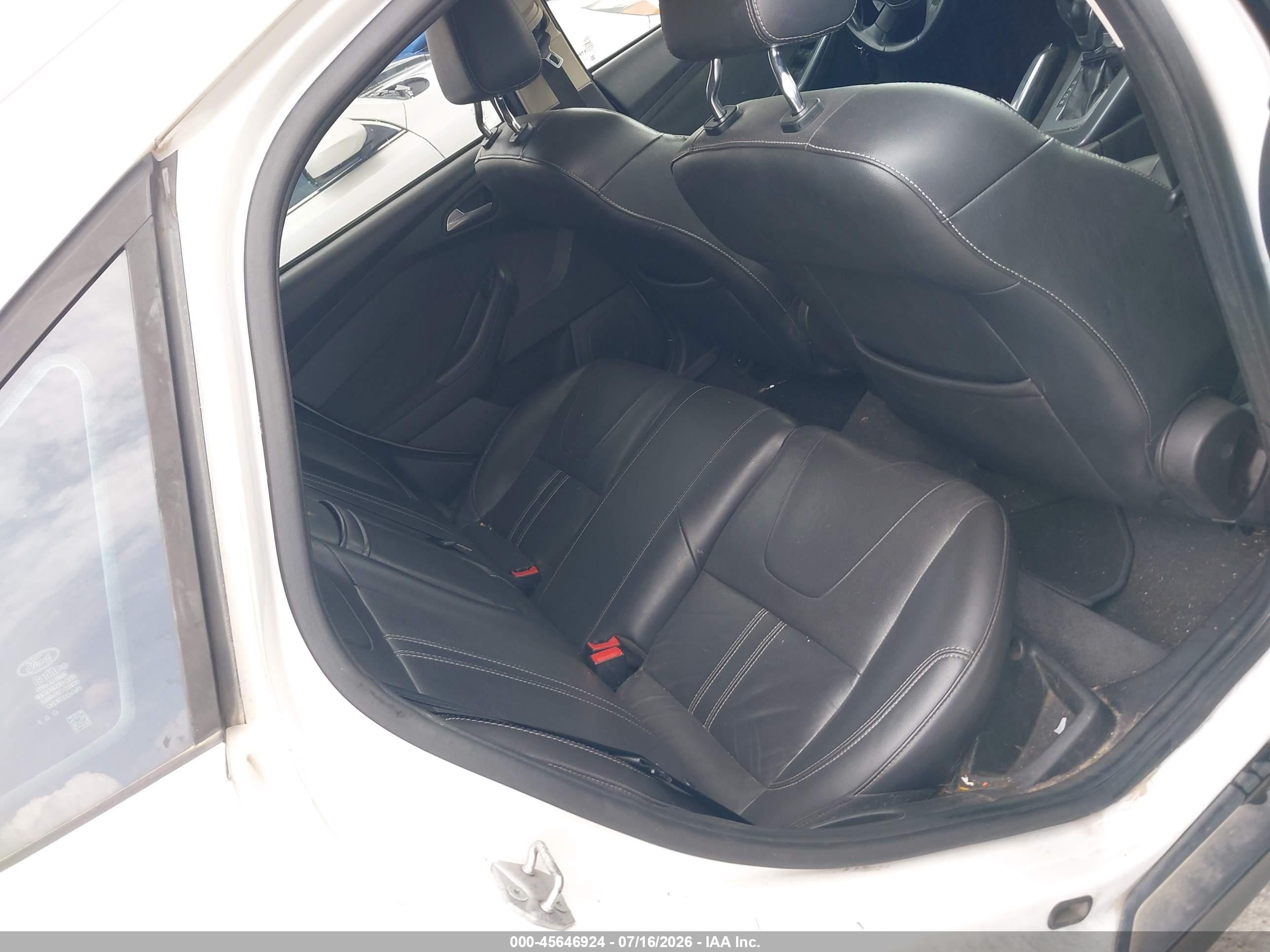 2012 Ford Focus Titanium White vin: 1FAHP3N29CL256950