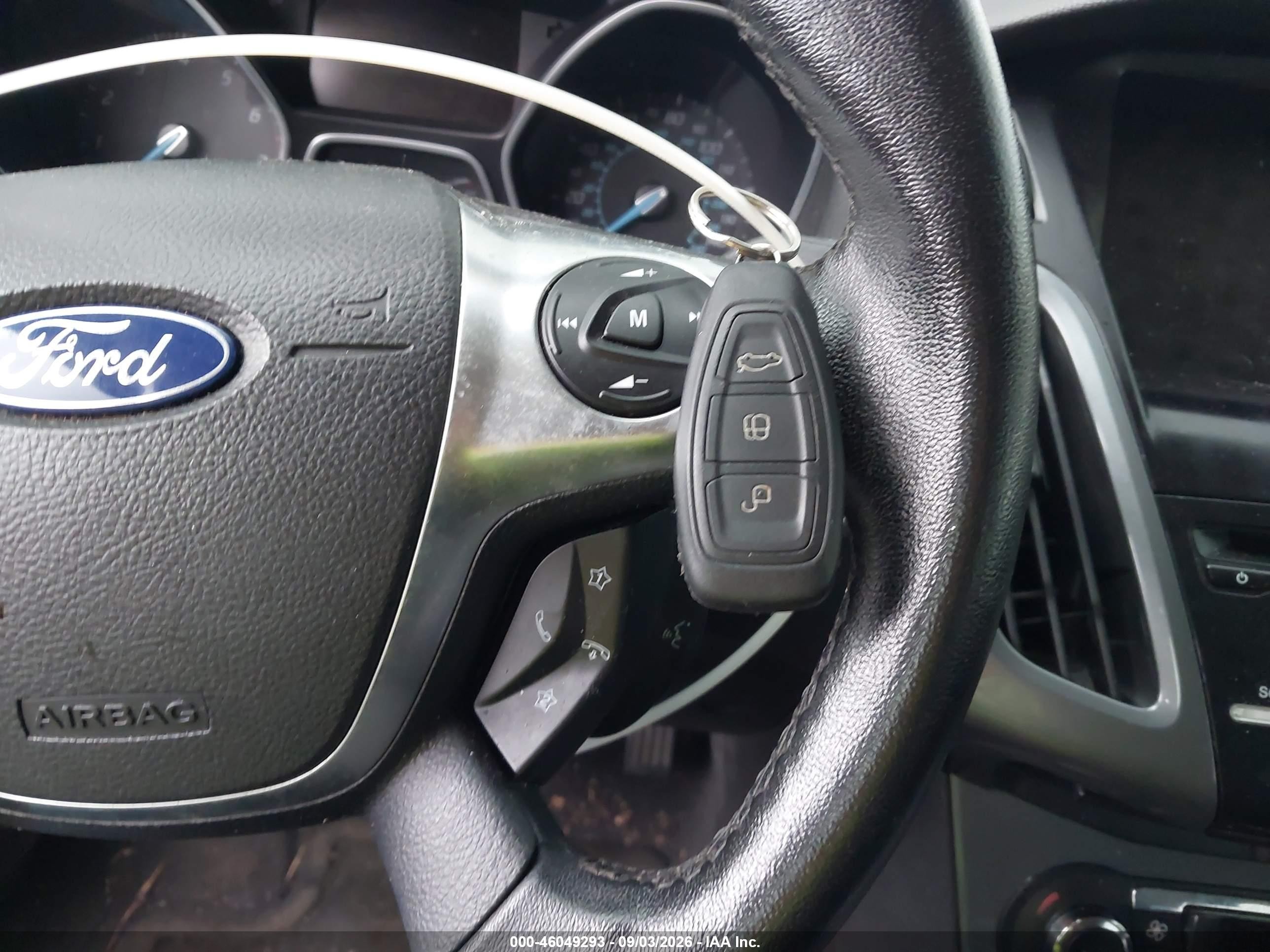 2012 Ford Focus Titanium Серебряный vin: 1FAHP3N2XCL298835