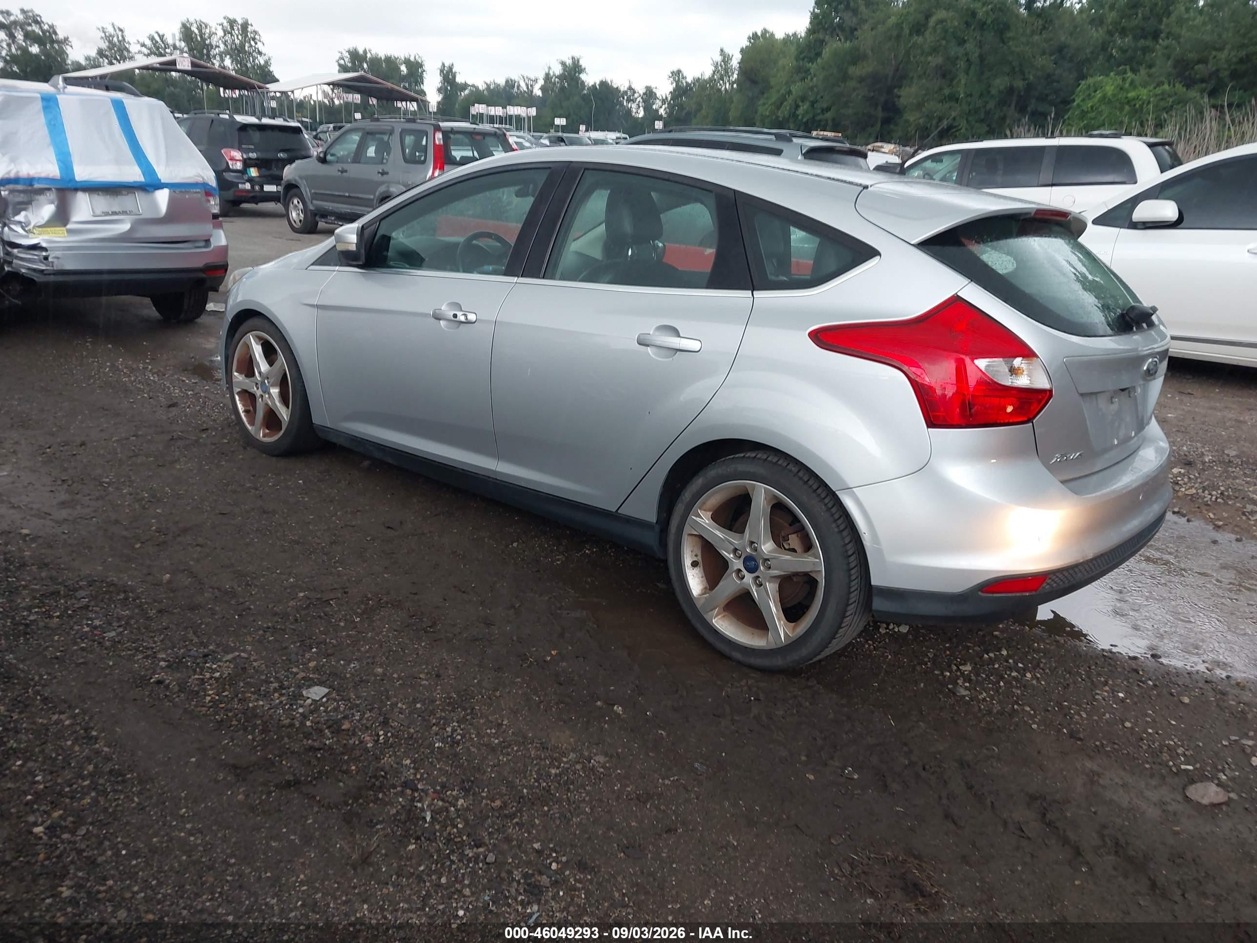 2012 Ford Focus Titanium Серебряный vin: 1FAHP3N2XCL298835
