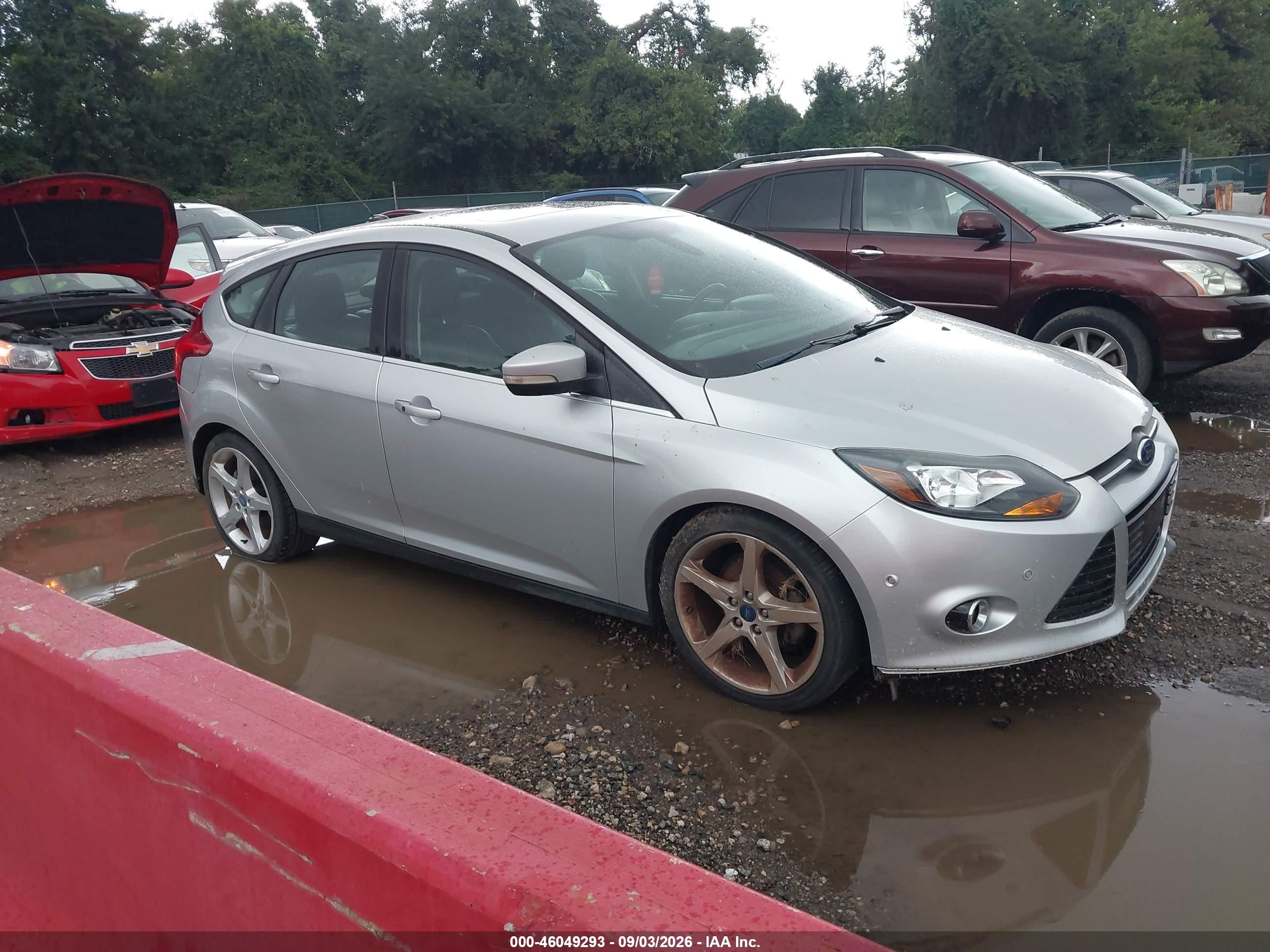 2012 Ford Focus Titanium Серебряный vin: 1FAHP3N2XCL298835