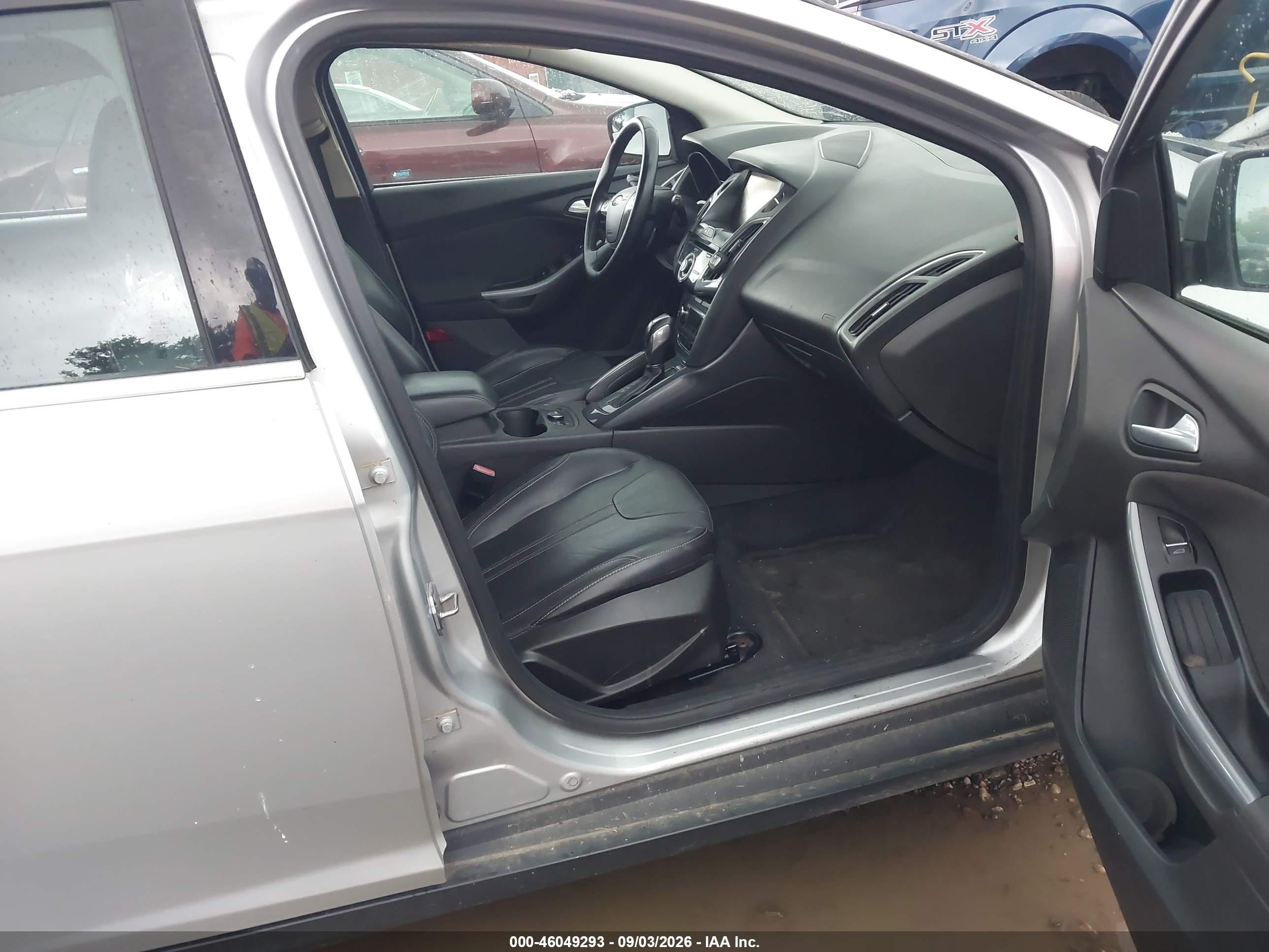 2012 Ford Focus Titanium Серебряный vin: 1FAHP3N2XCL298835