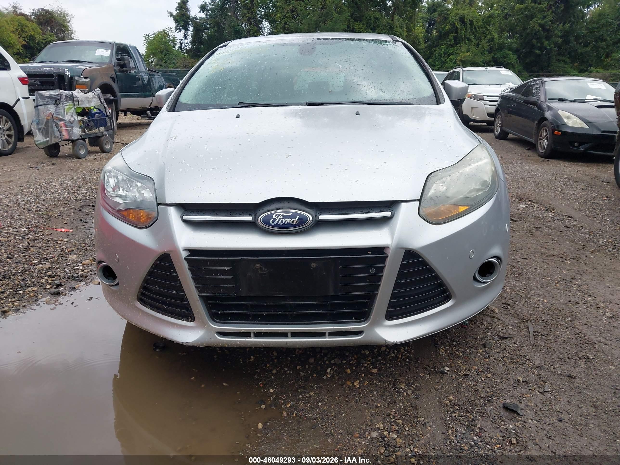 2012 Ford Focus Titanium Серебряный vin: 1FAHP3N2XCL298835