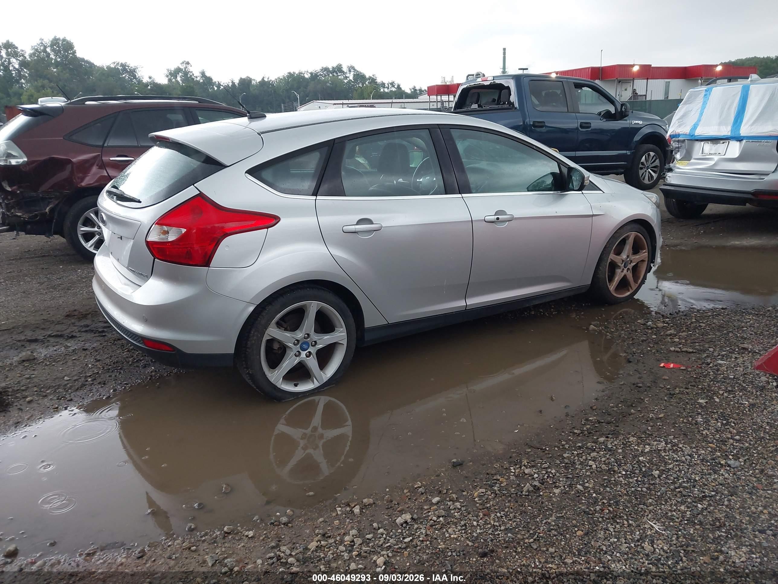 2012 Ford Focus Titanium Серебряный vin: 1FAHP3N2XCL298835