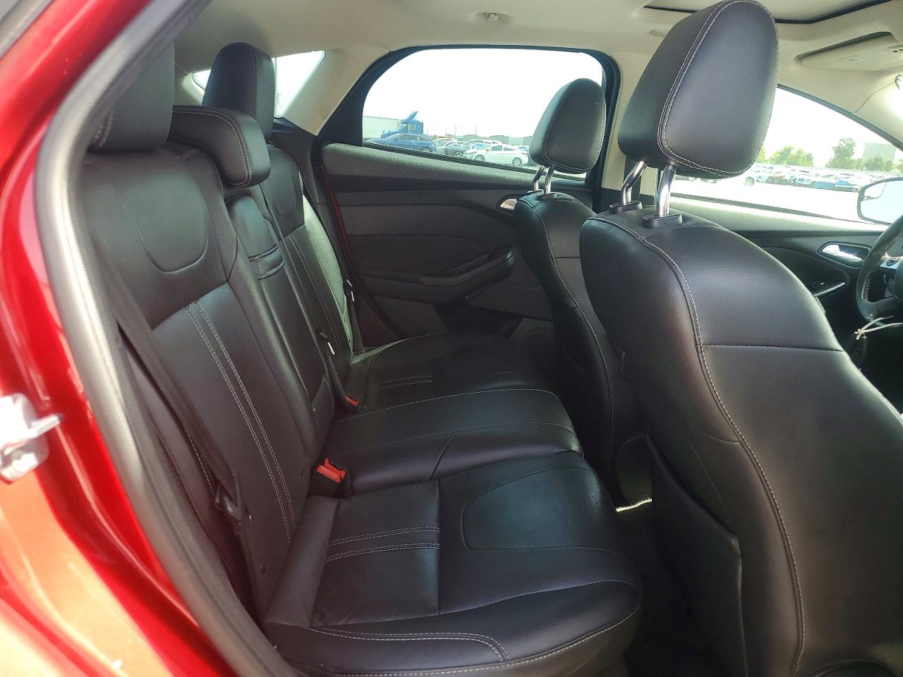 2012 Ford Focus Titanium Red vin: 1FAHP3N2XCL365790