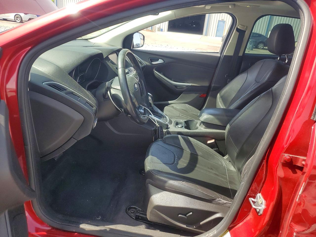 2012 Ford Focus Titanium Red vin: 1FAHP3N2XCL365790