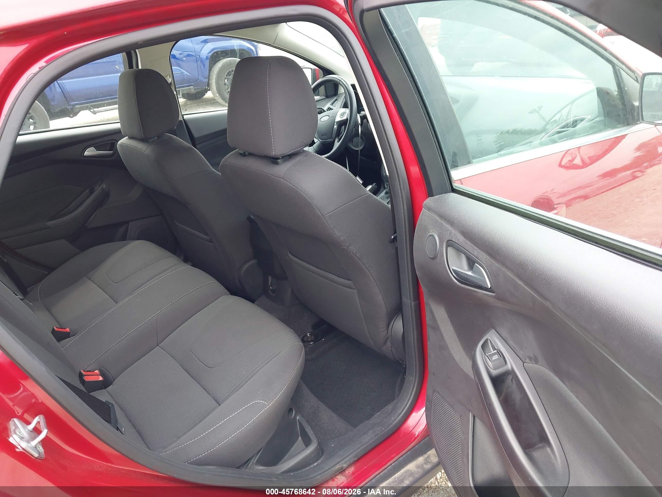 2012 Ford Focus Titanium Red vin: 1FAHP3N2XCL463590