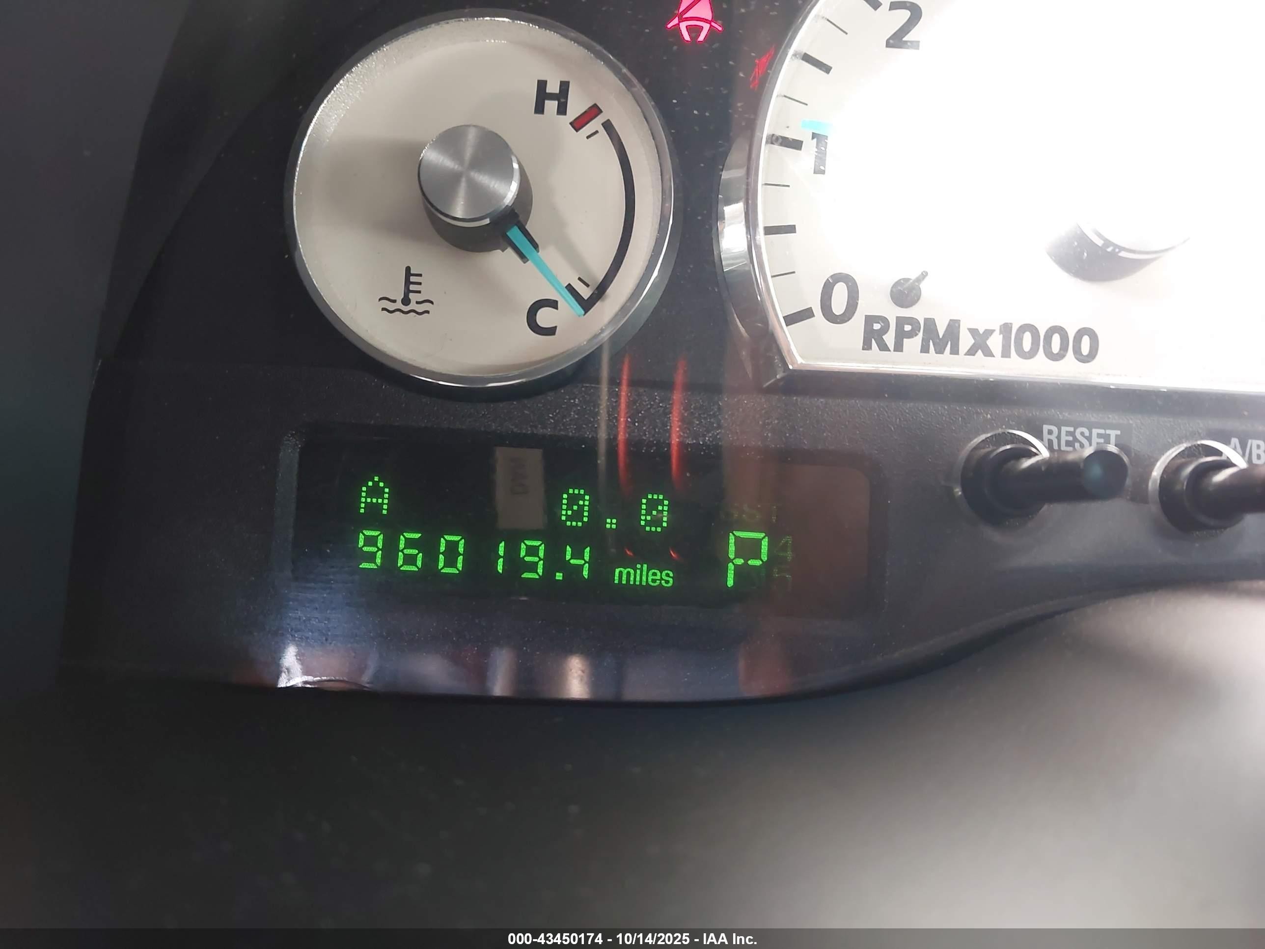 2003 Ford Thunderbird   Red vin: 1FAHP60A13Y110075