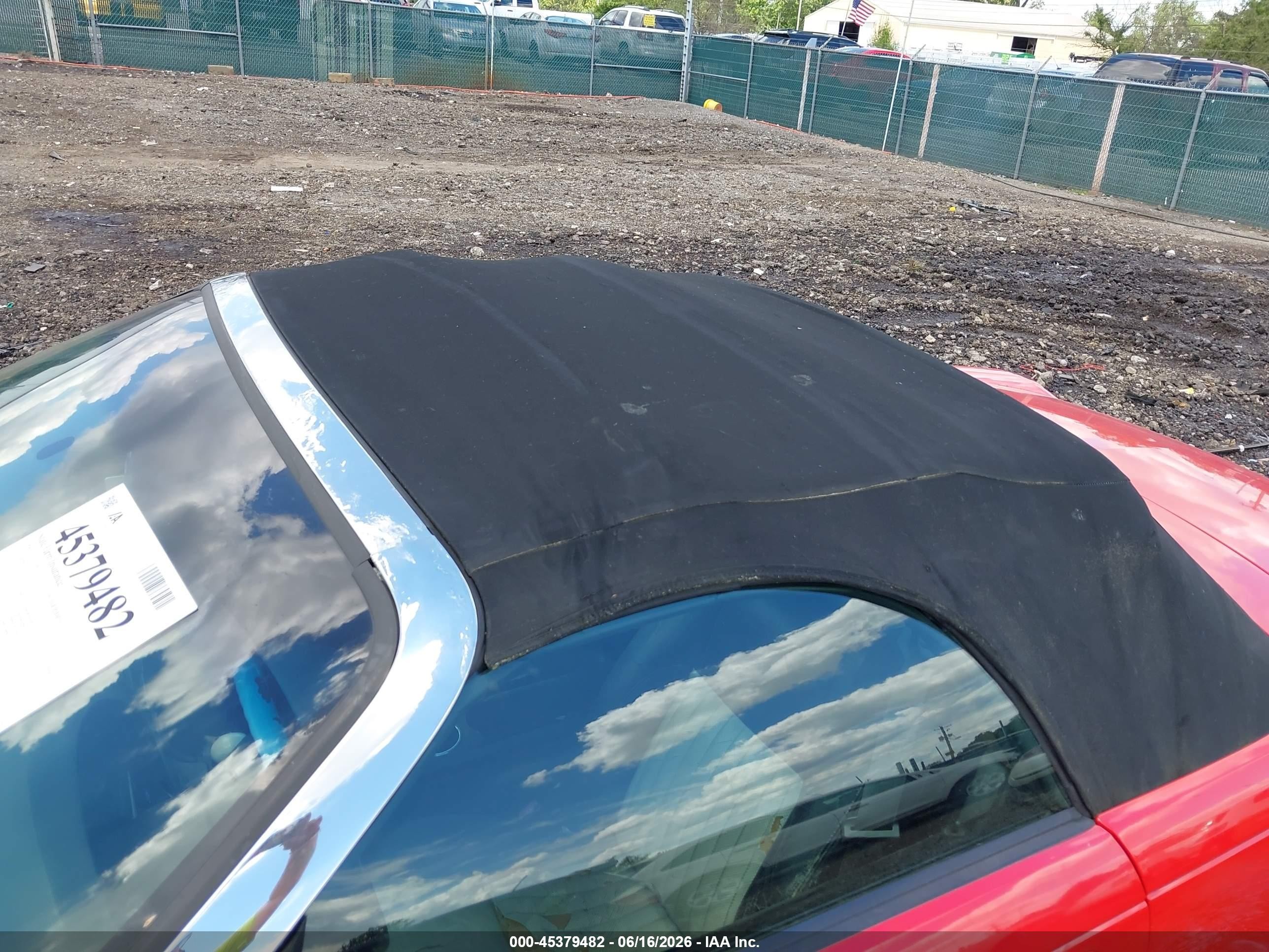 2004 Ford Thunderbird Red vin: 1FAHP60A14Y102091