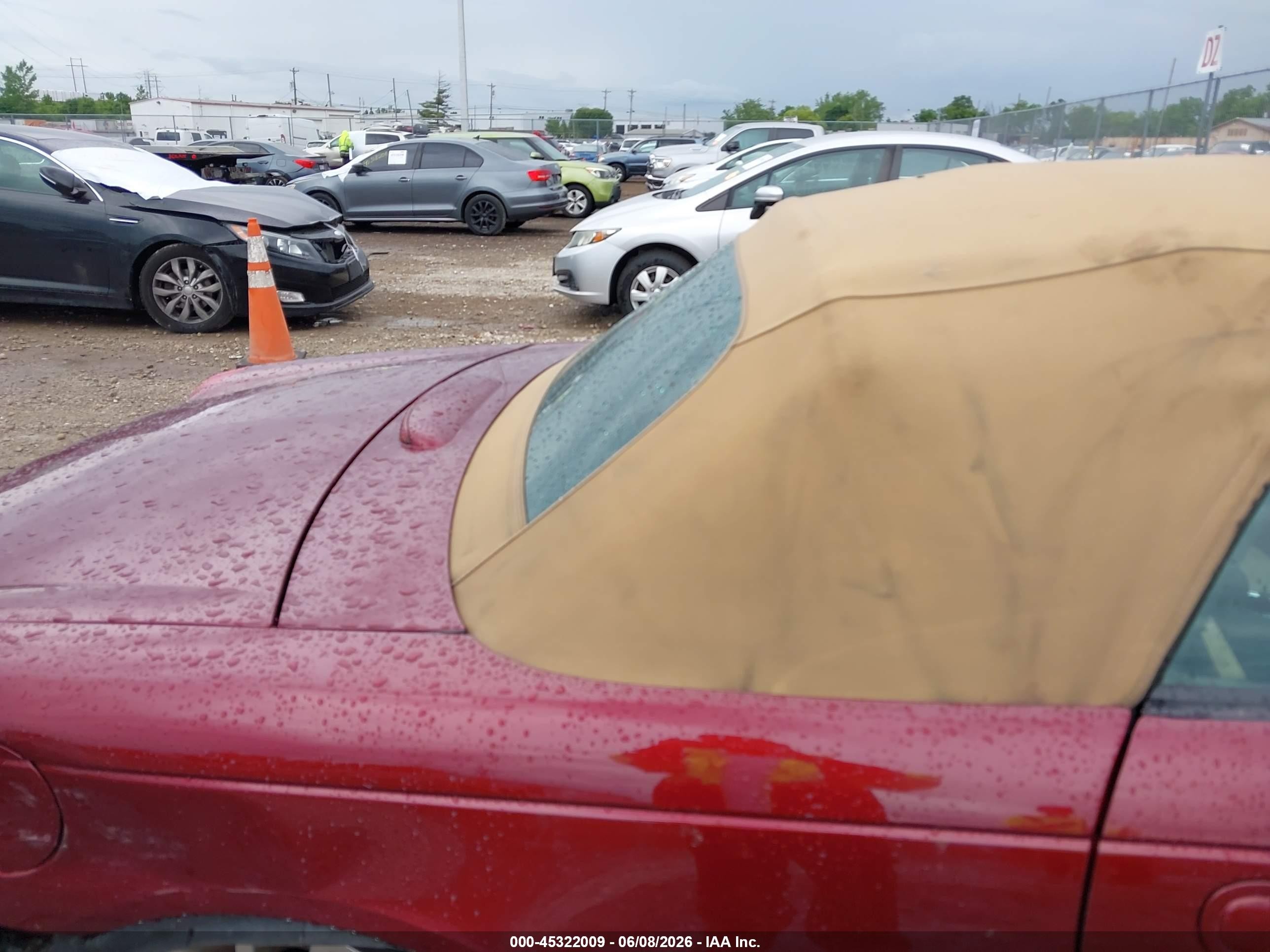 2004 Ford Thunderbird   Red vin: 1FAHP60A14Y104133