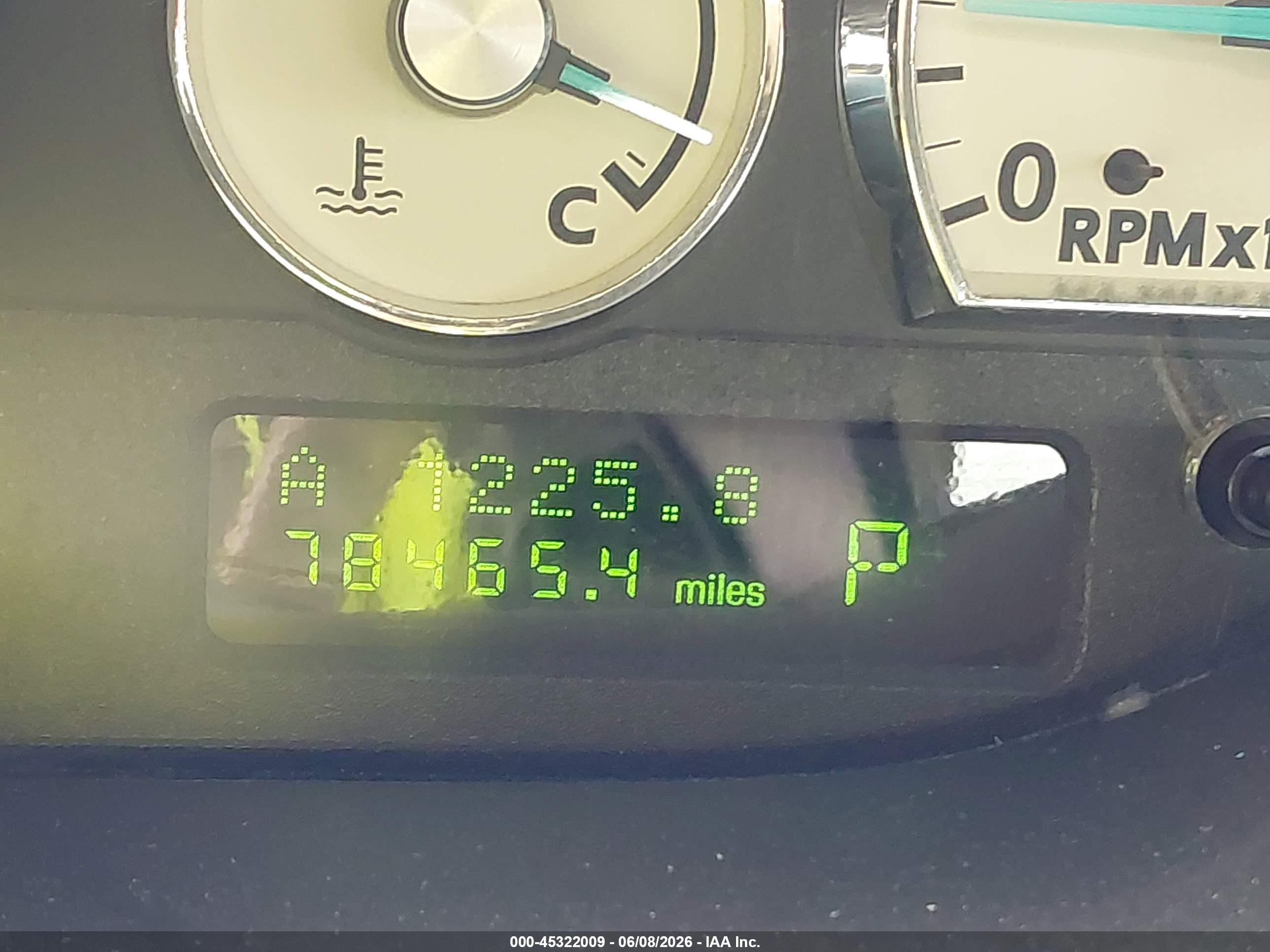 2004 Ford Thunderbird   Red vin: 1FAHP60A14Y104133