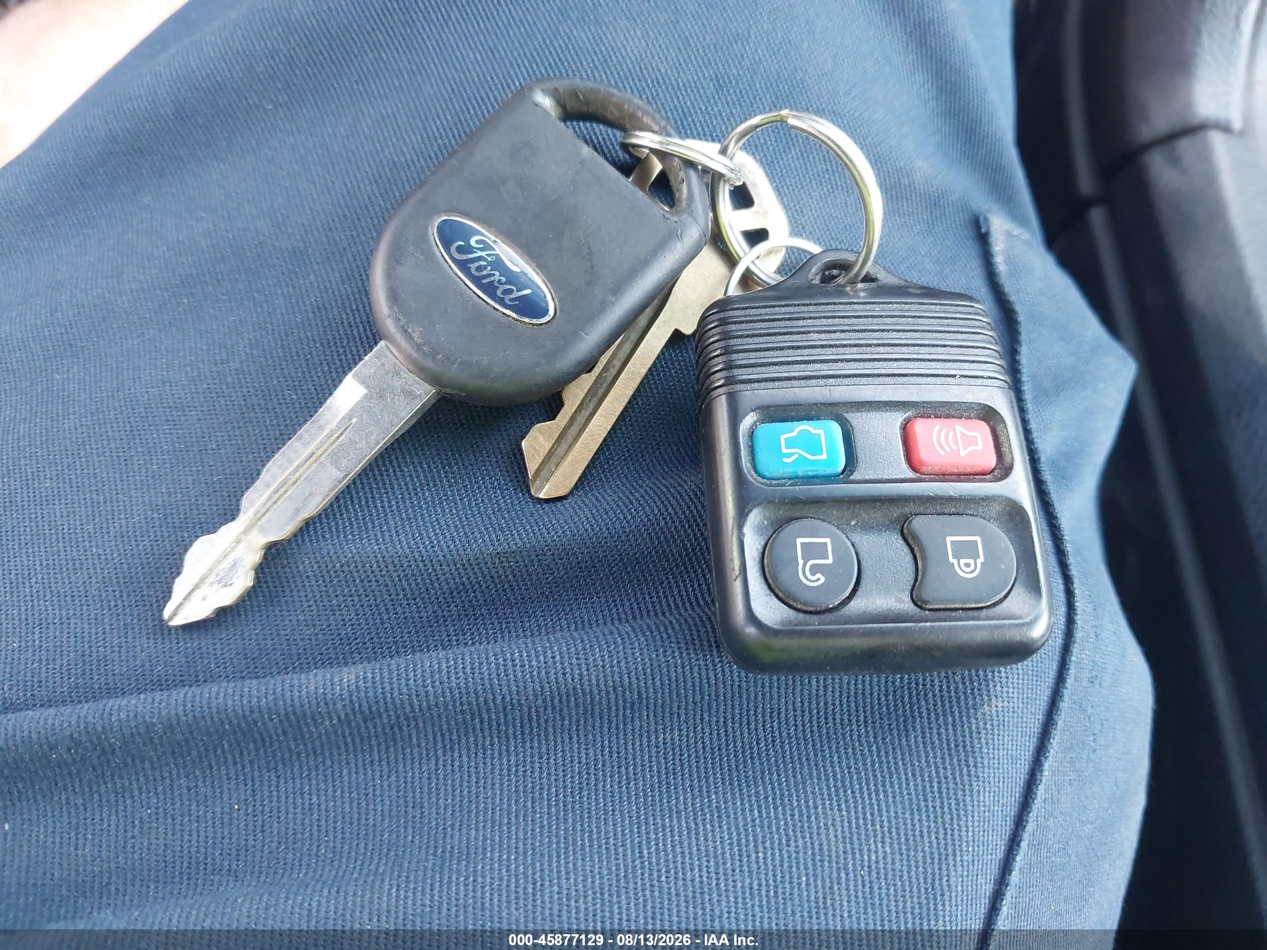 2003 Ford Thunderbird   Red vin: 1FAHP60A33Y110319