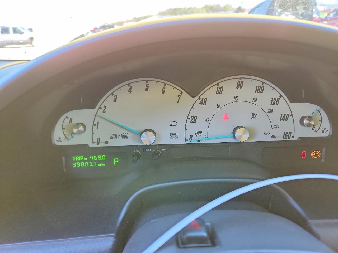 2002 Ford Thunderbird Yellow vin: 1FAHP60A52Y104083