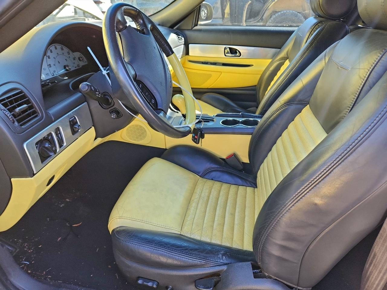2002 Ford Thunderbird Yellow vin: 1FAHP60A52Y104083